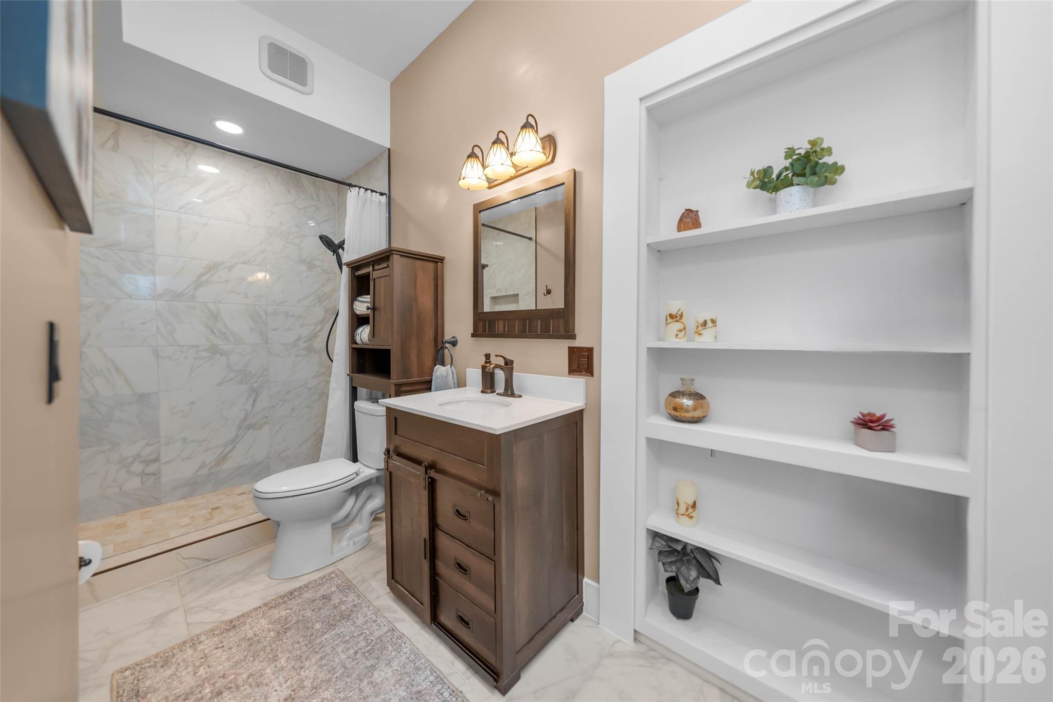 350 Vista Point Drive — Weaverville