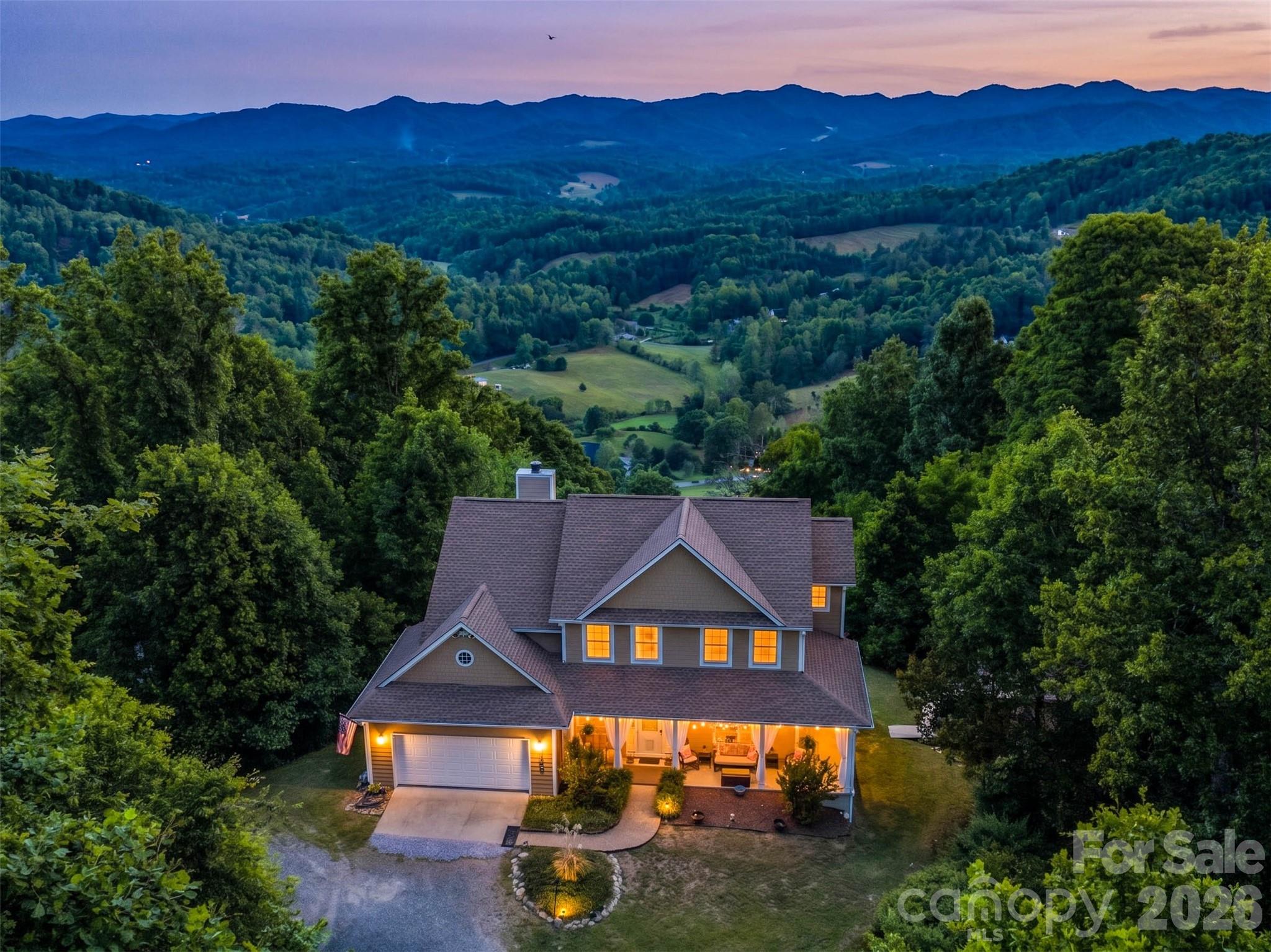 350 Vista Point Drive — Weaverville