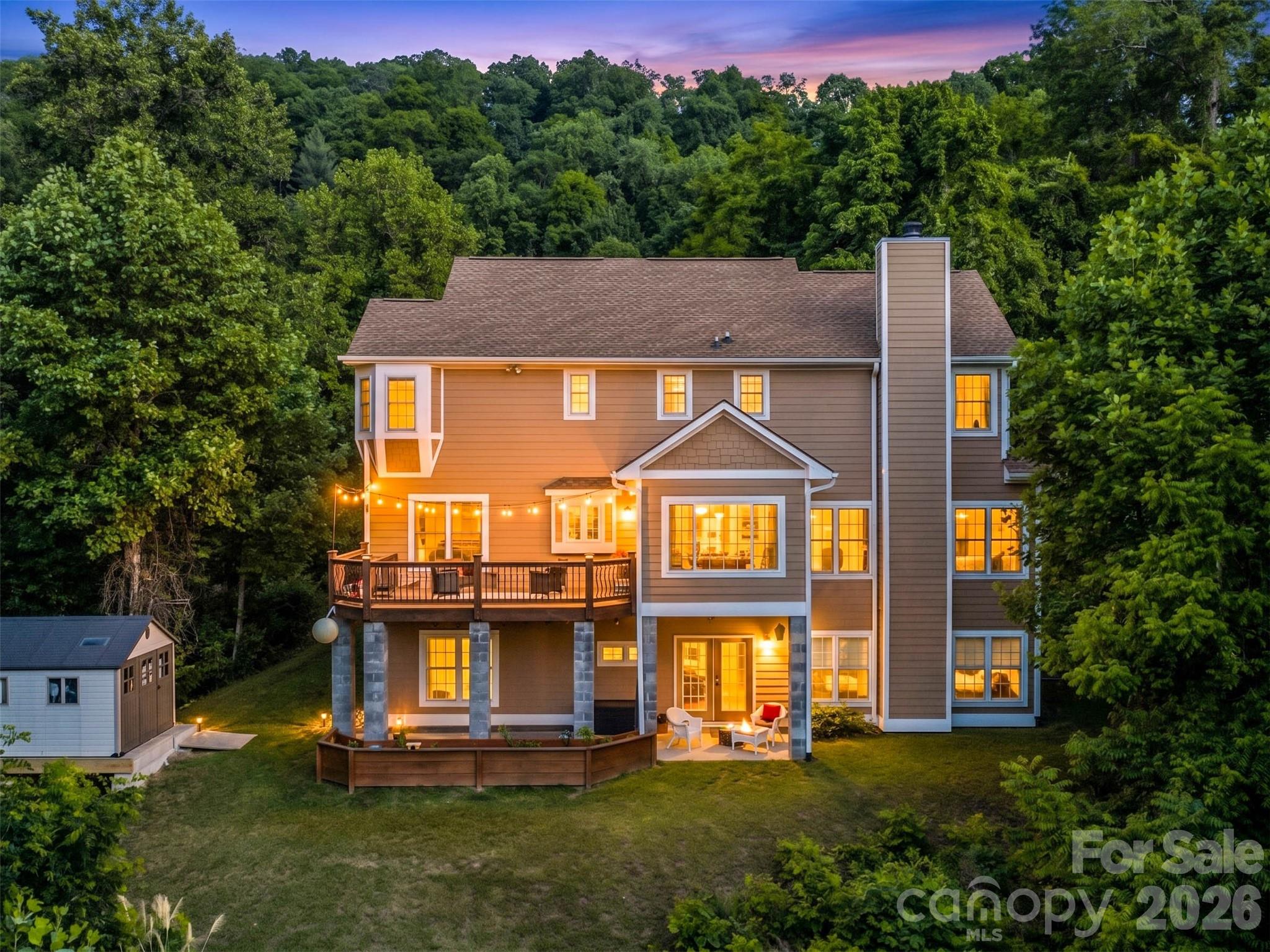 350 Vista Point Drive — Weaverville