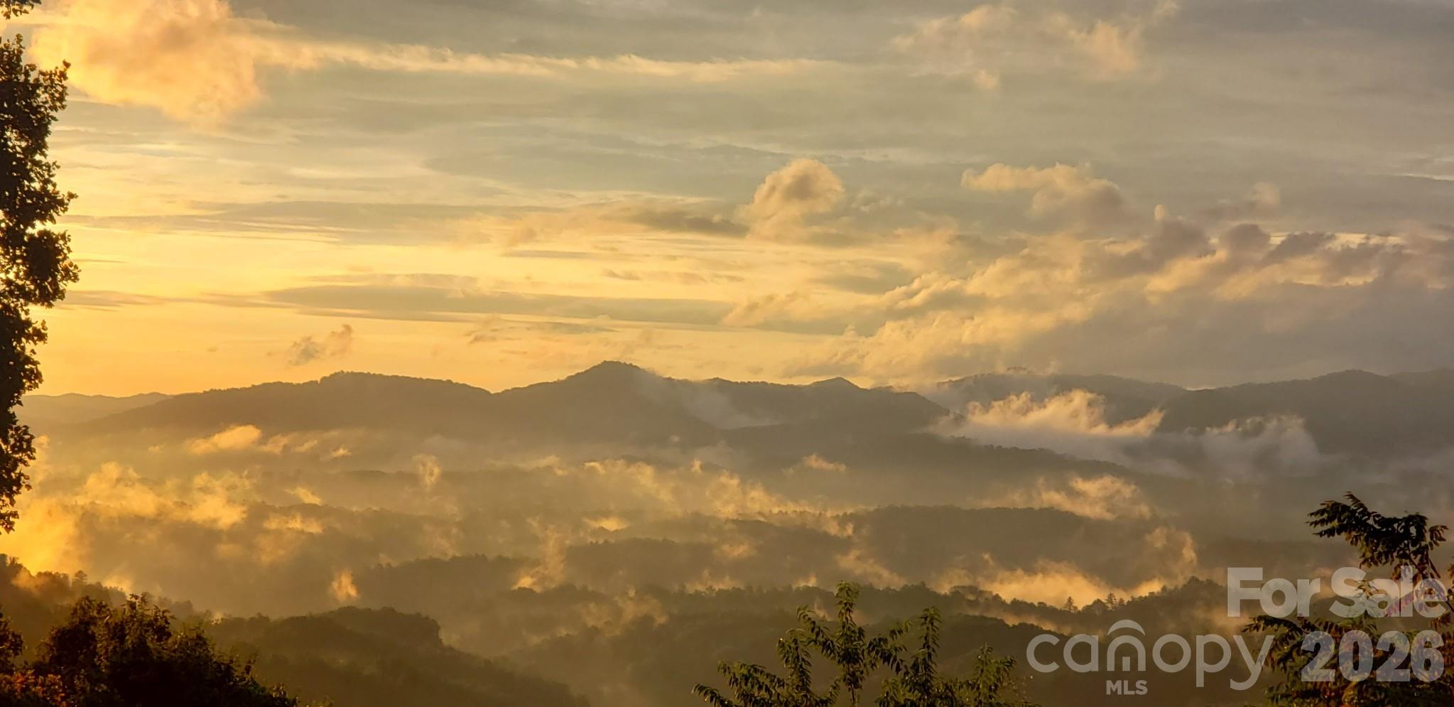 350 Vista Point Drive — Weaverville