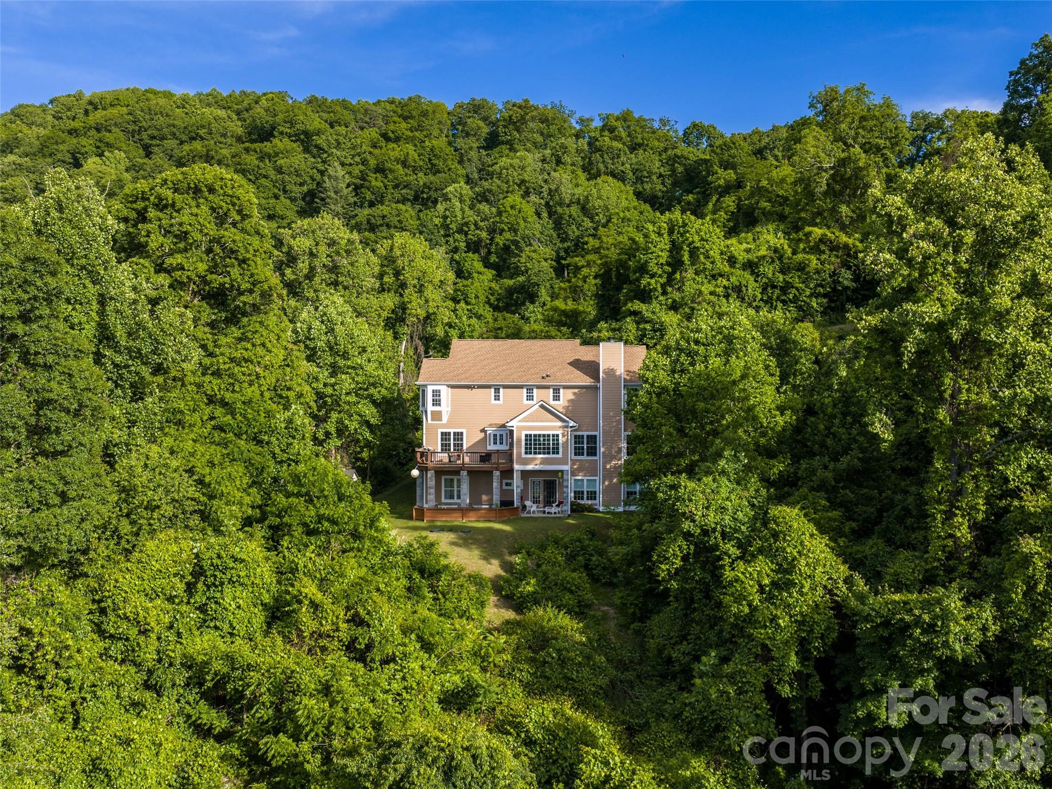 350 Vista Point Drive — Weaverville