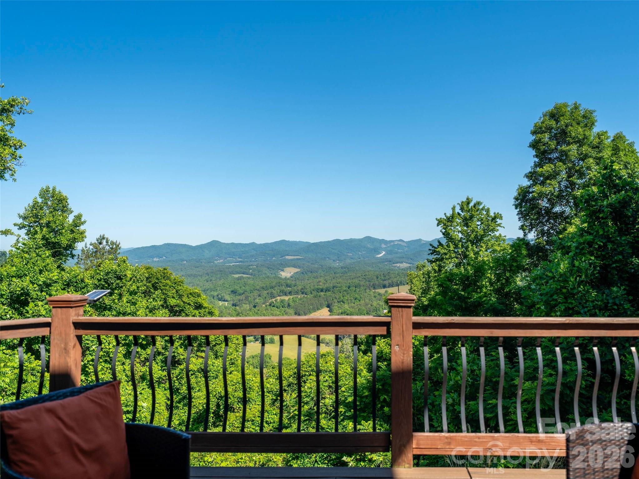 350 Vista Point Drive — Weaverville