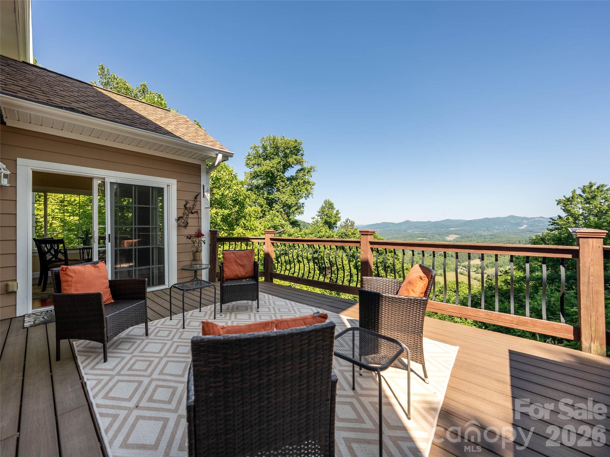 350 Vista Point Drive — Weaverville