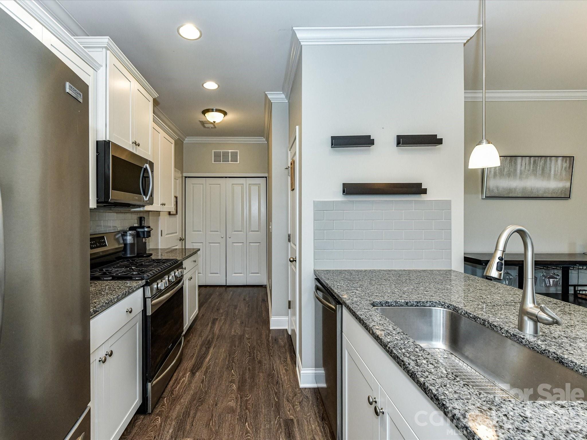 905 Pennington Drive — Lancaster