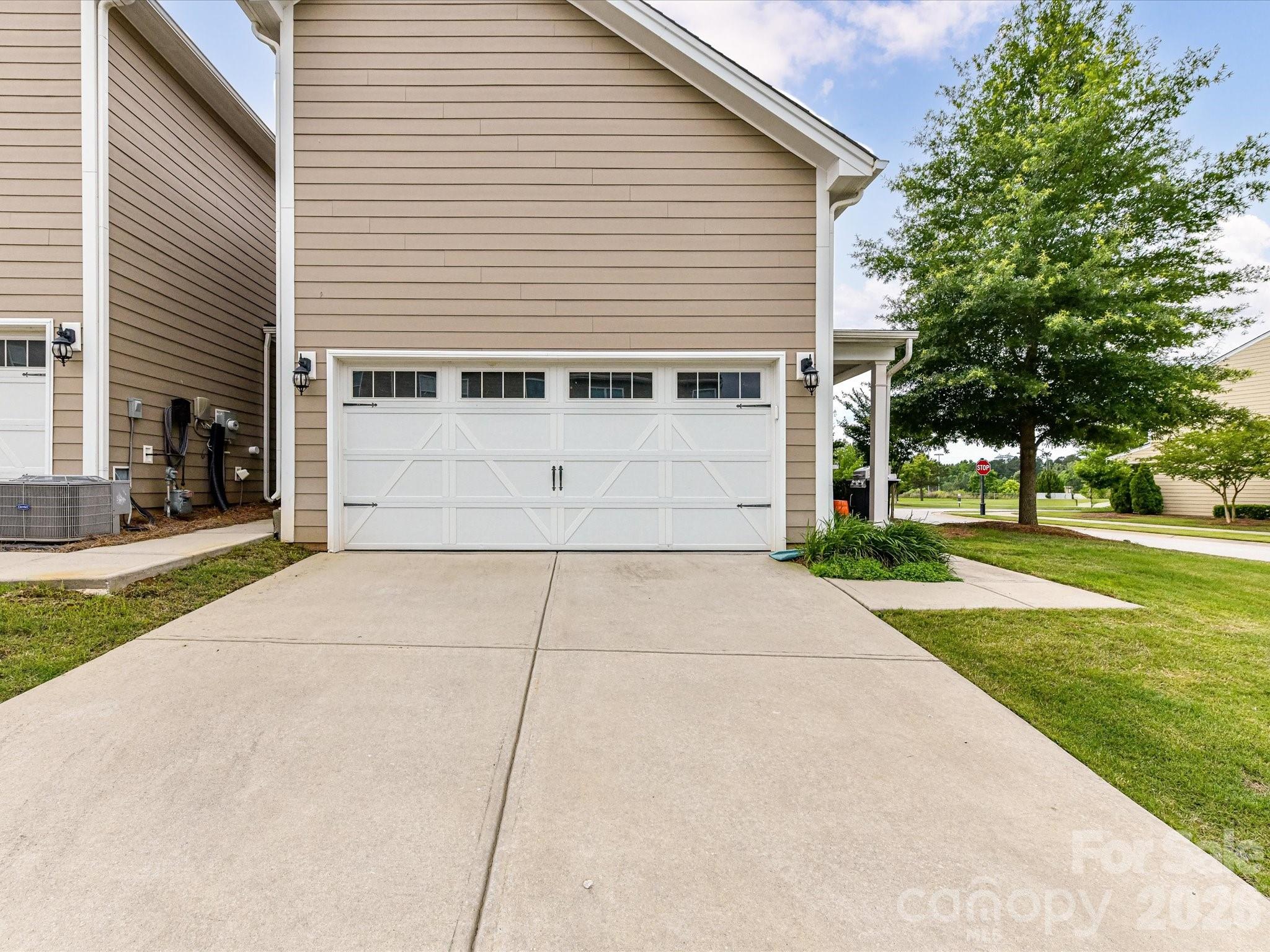905 Pennington Drive — Lancaster