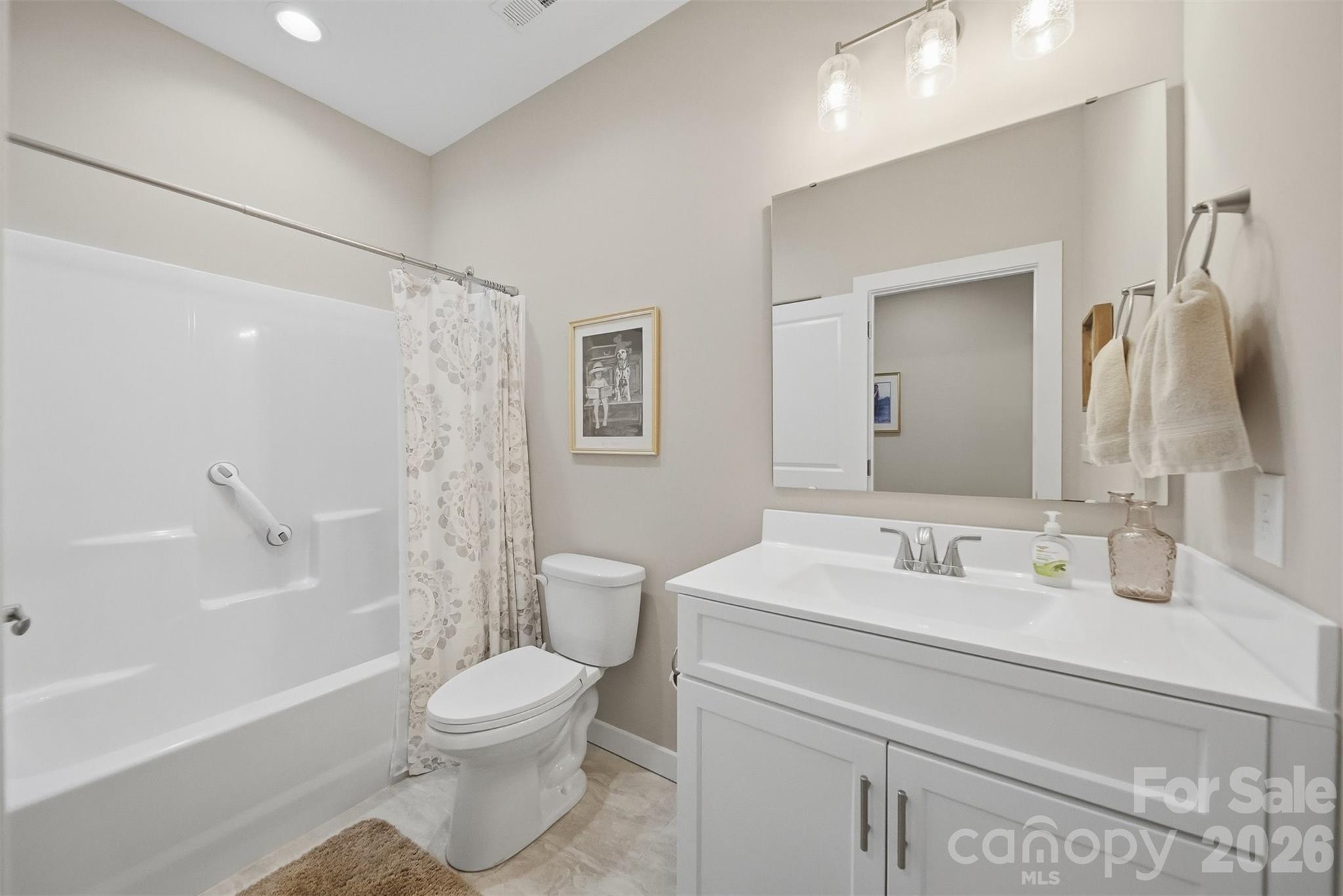 1520 28th Street Lane SE — Hickory