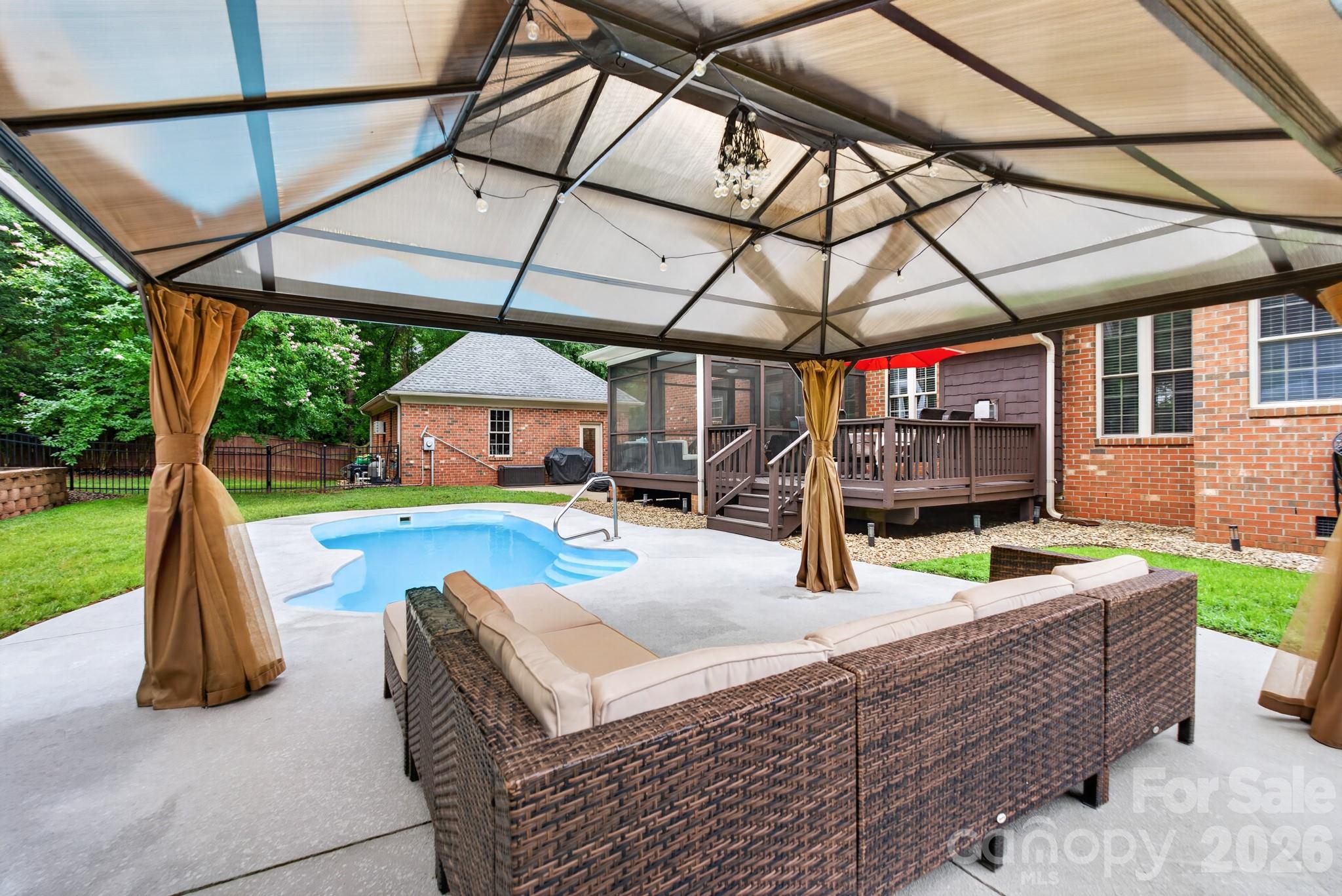 4618 Water Oak Drive — Lake Wylie