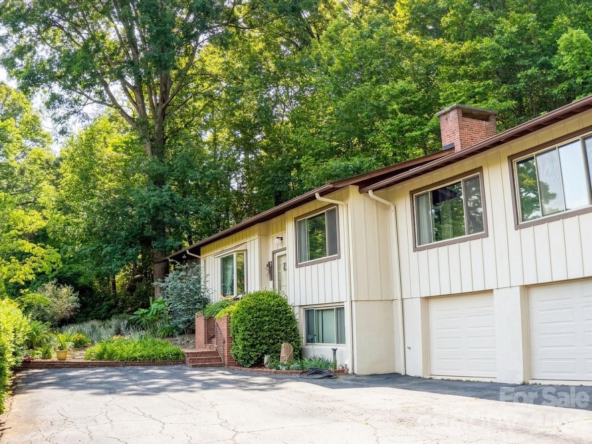 506 Country Club Road — Tryon