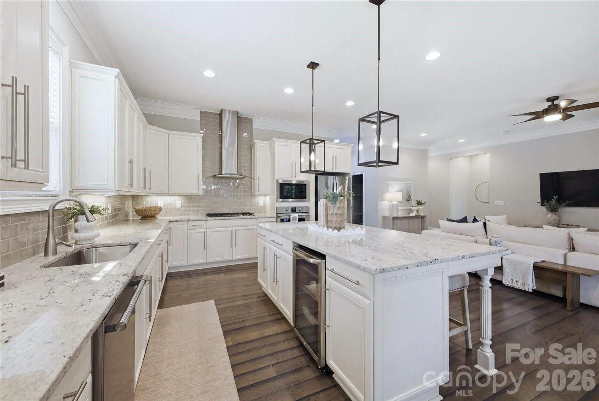 1103 N Sharon Amity Road — Charlotte