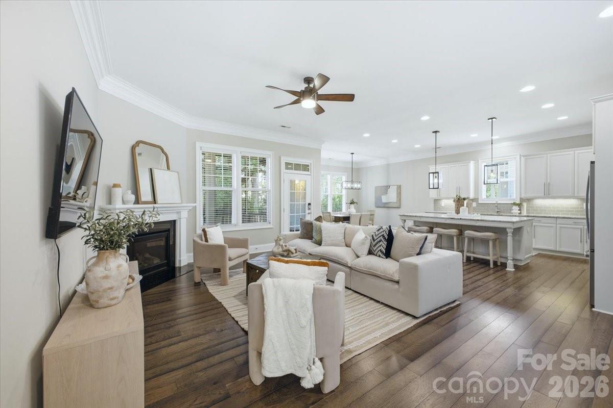 1103 N Sharon Amity Road — Charlotte