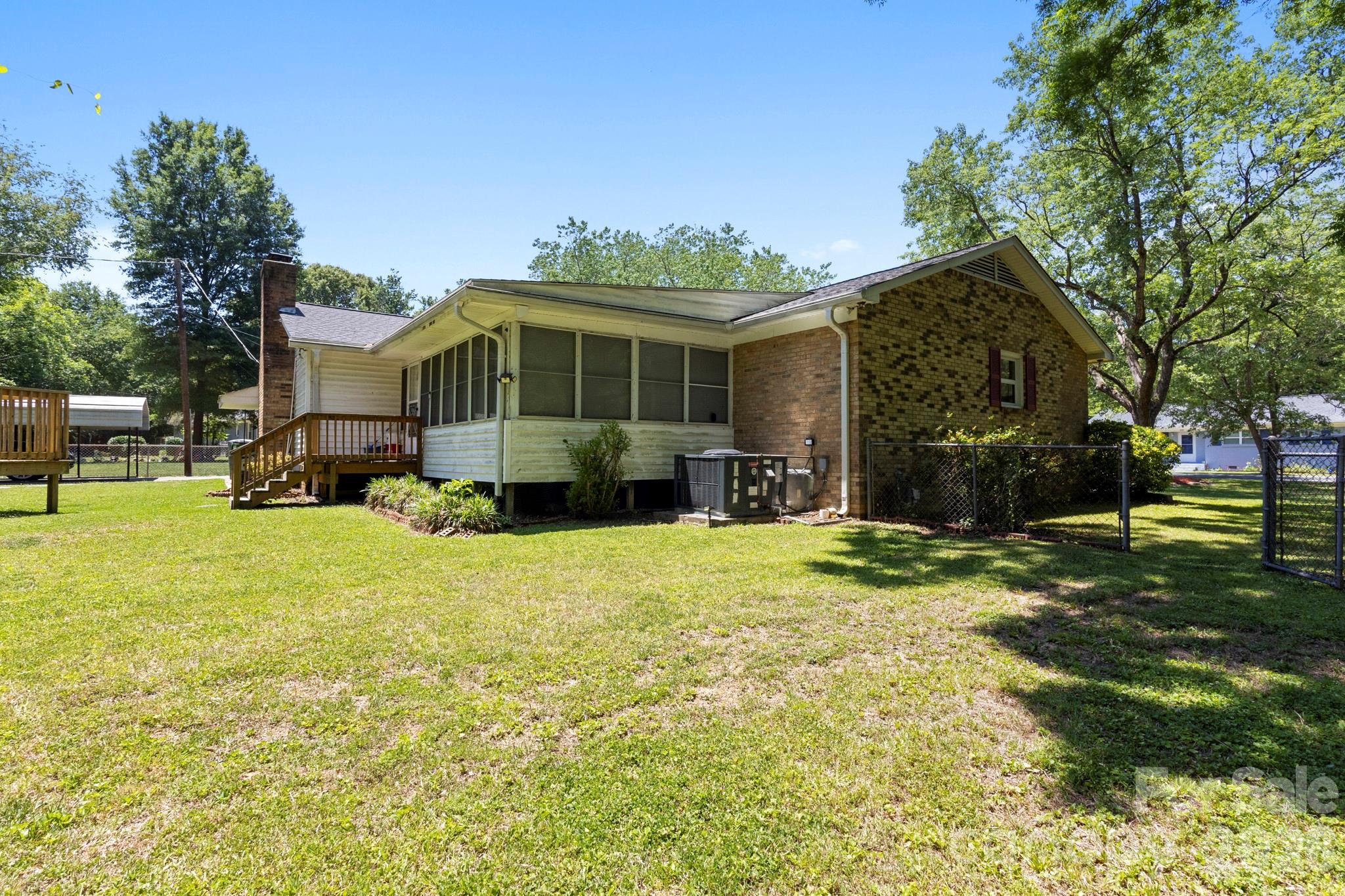 3326 Dunaire Drive — Charlotte