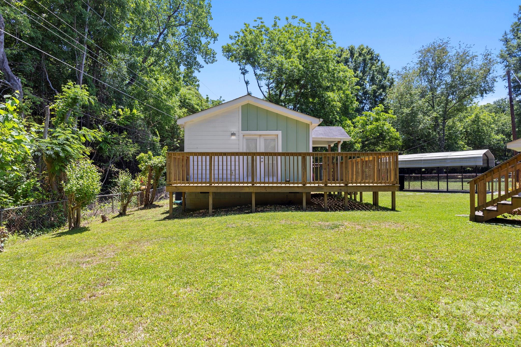 3326 Dunaire Drive — Charlotte