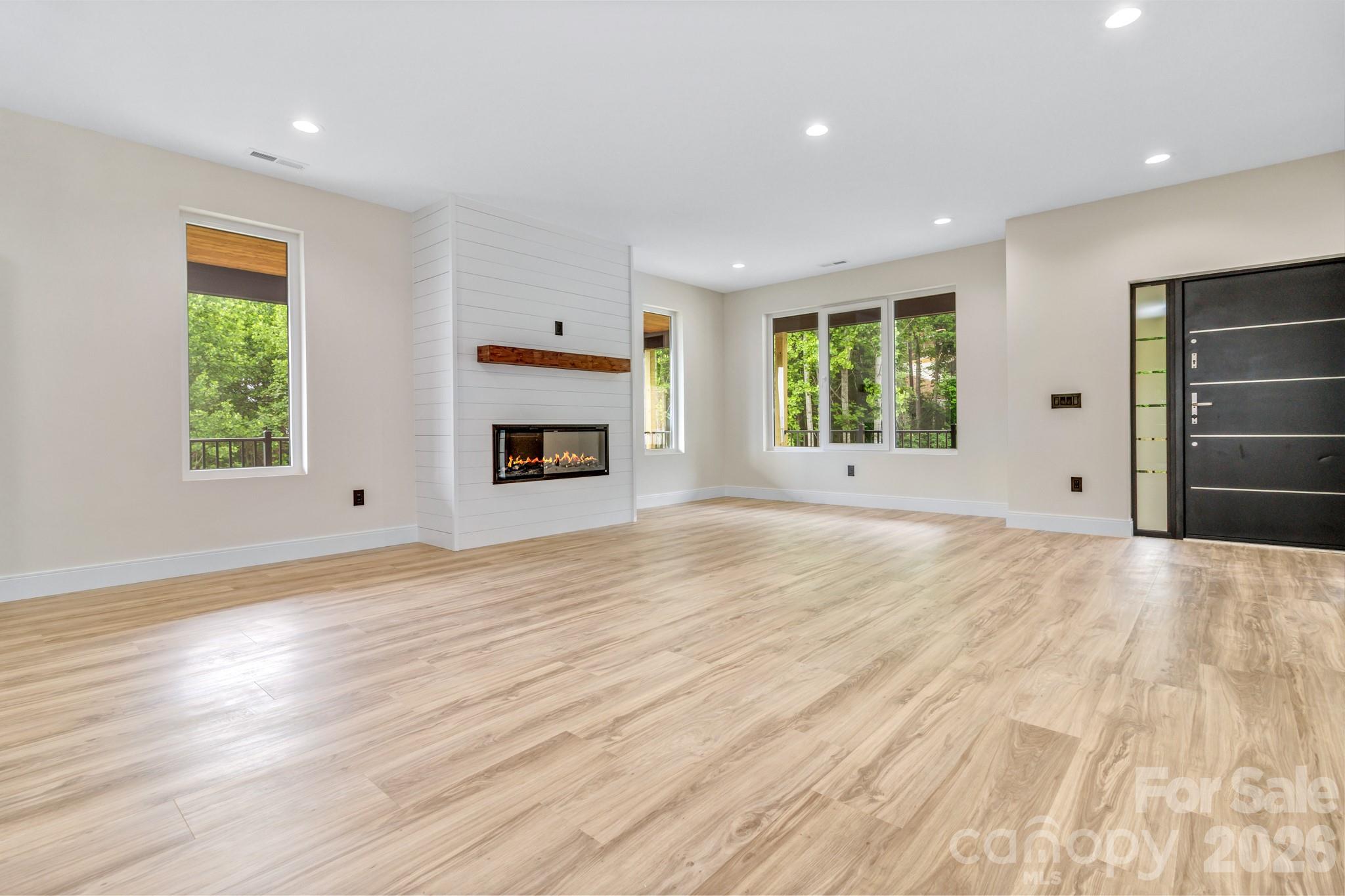 221 Coopers Drive — Hendersonville