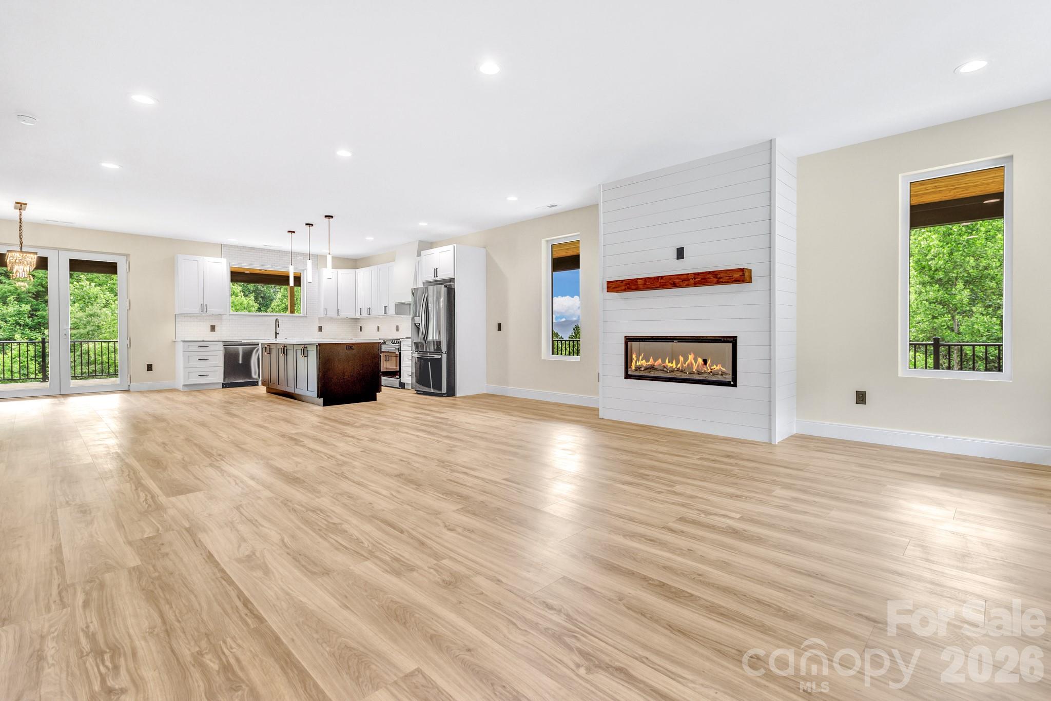 221 Coopers Drive — Hendersonville