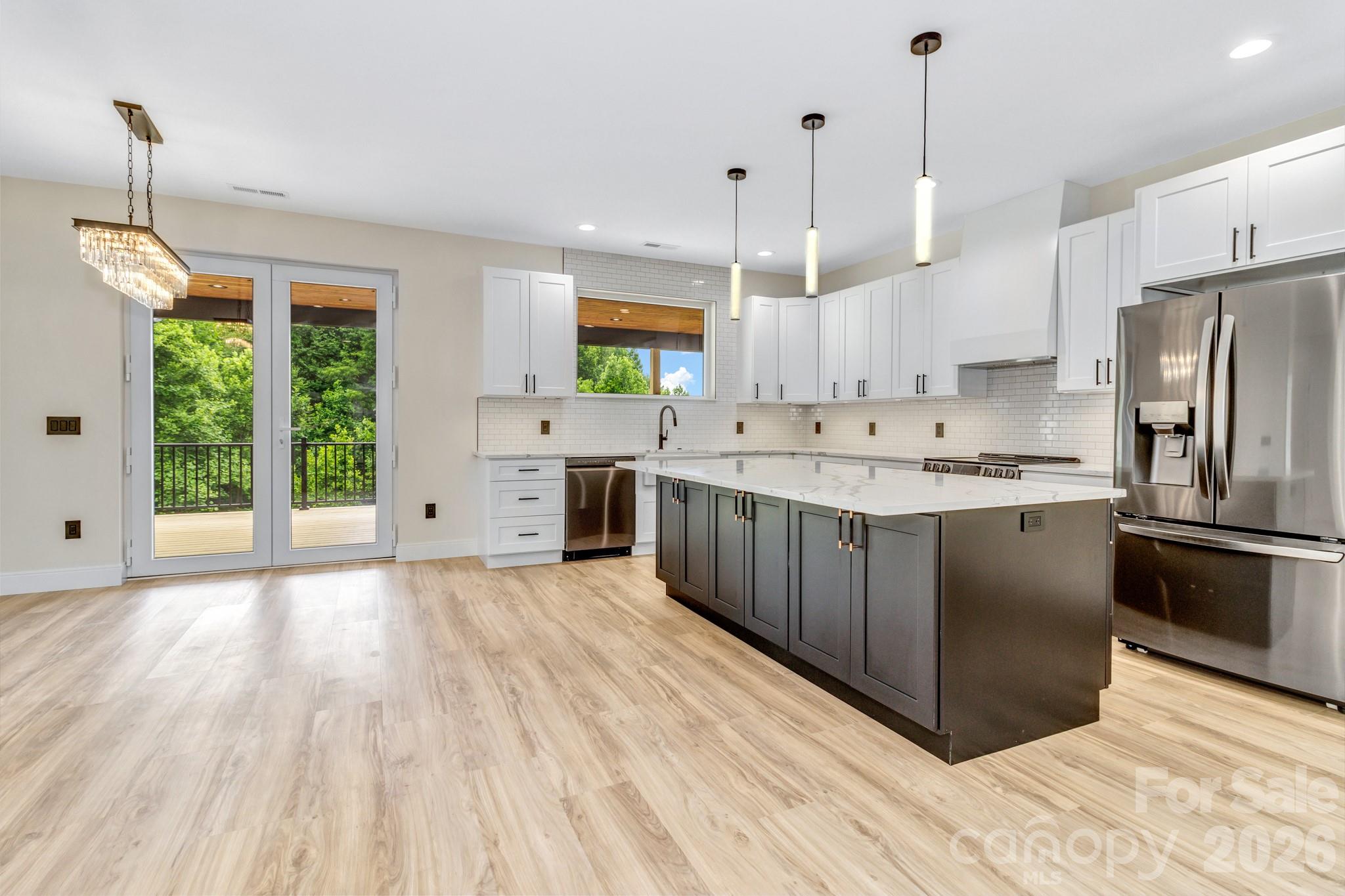 221 Coopers Drive — Hendersonville