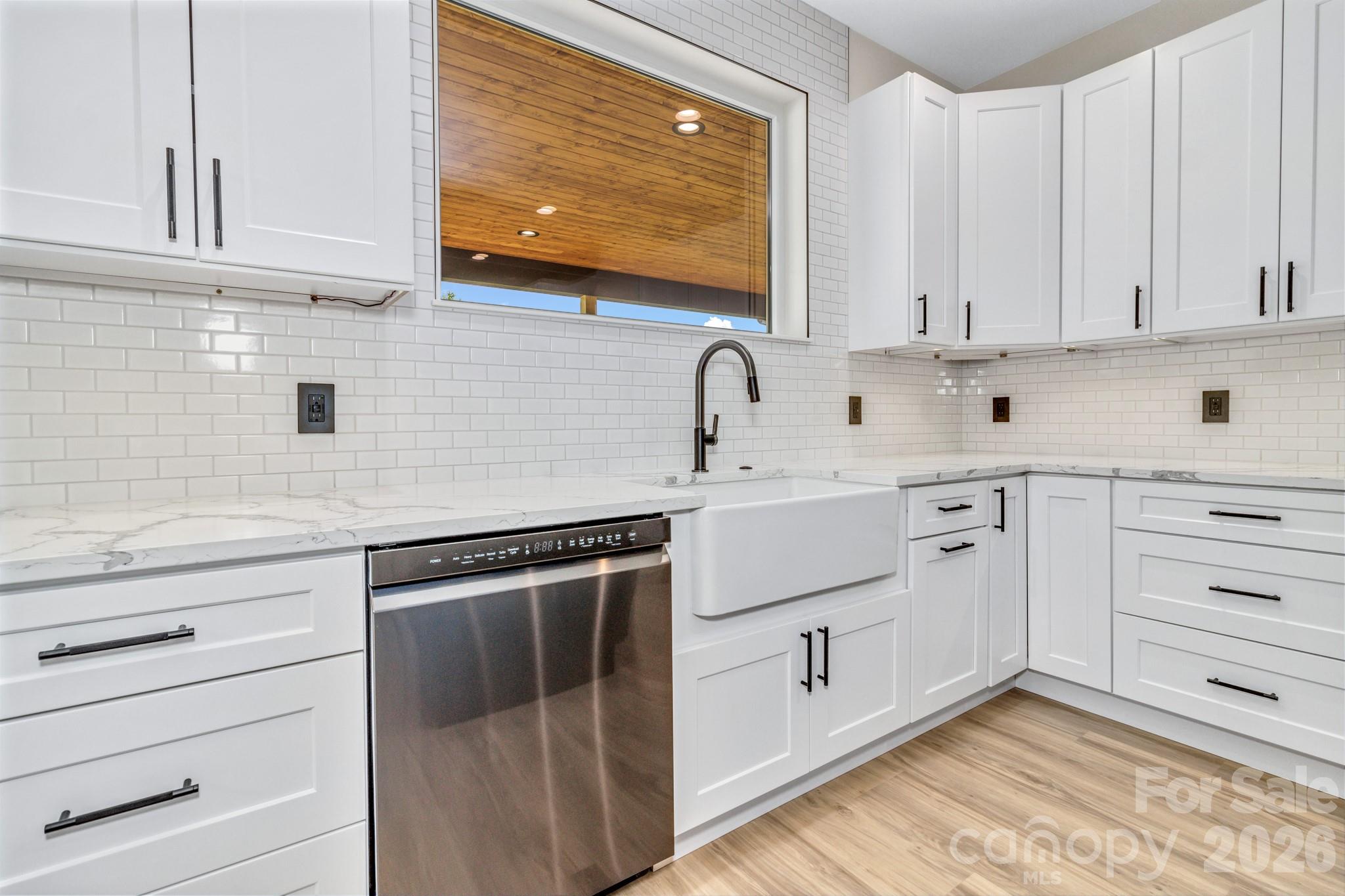 221 Coopers Drive — Hendersonville