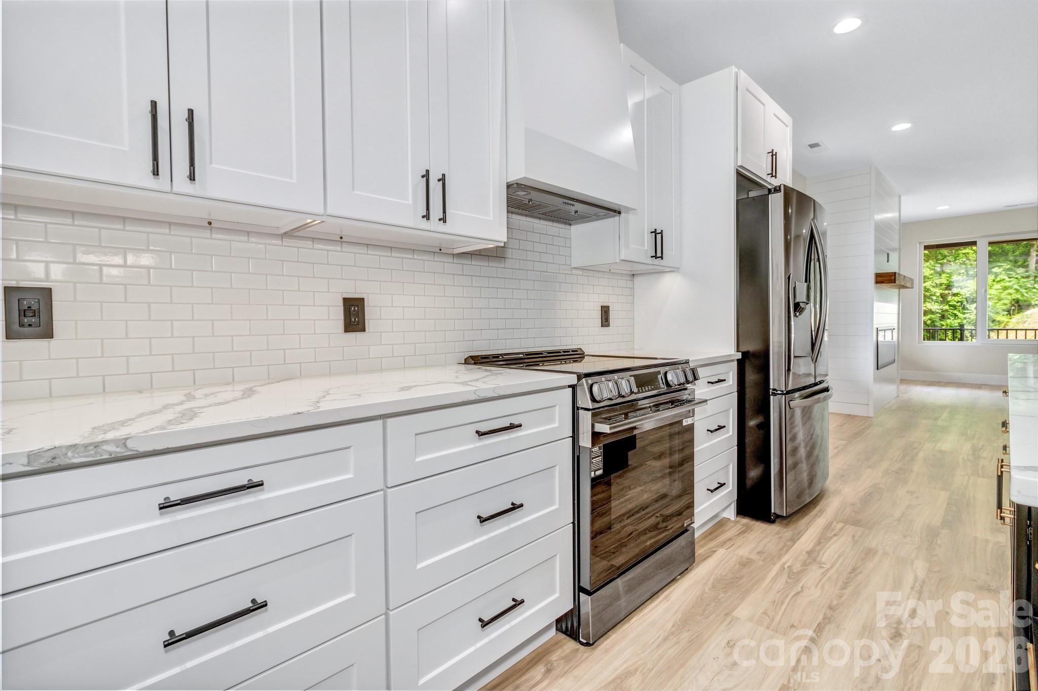 221 Coopers Drive — Hendersonville