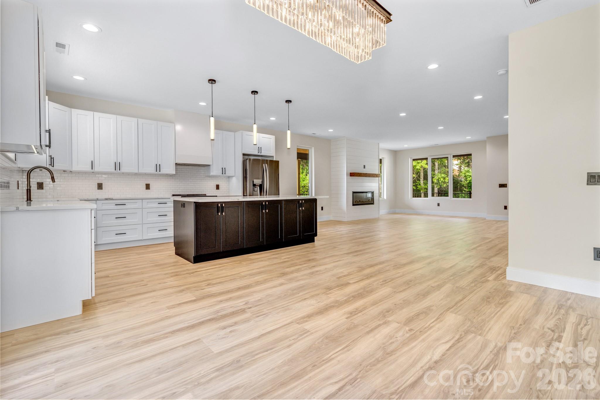 221 Coopers Drive — Hendersonville