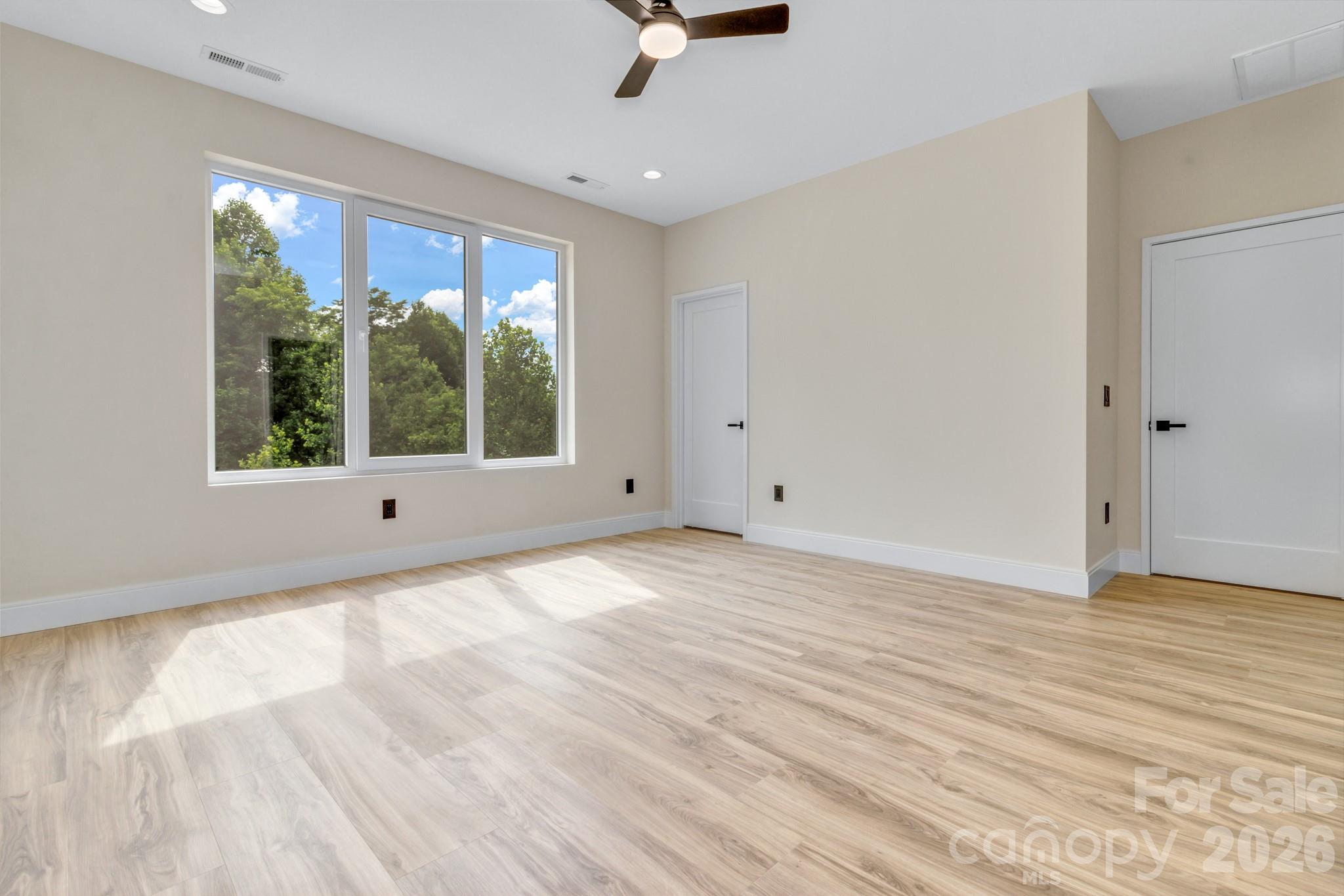 221 Coopers Drive — Hendersonville