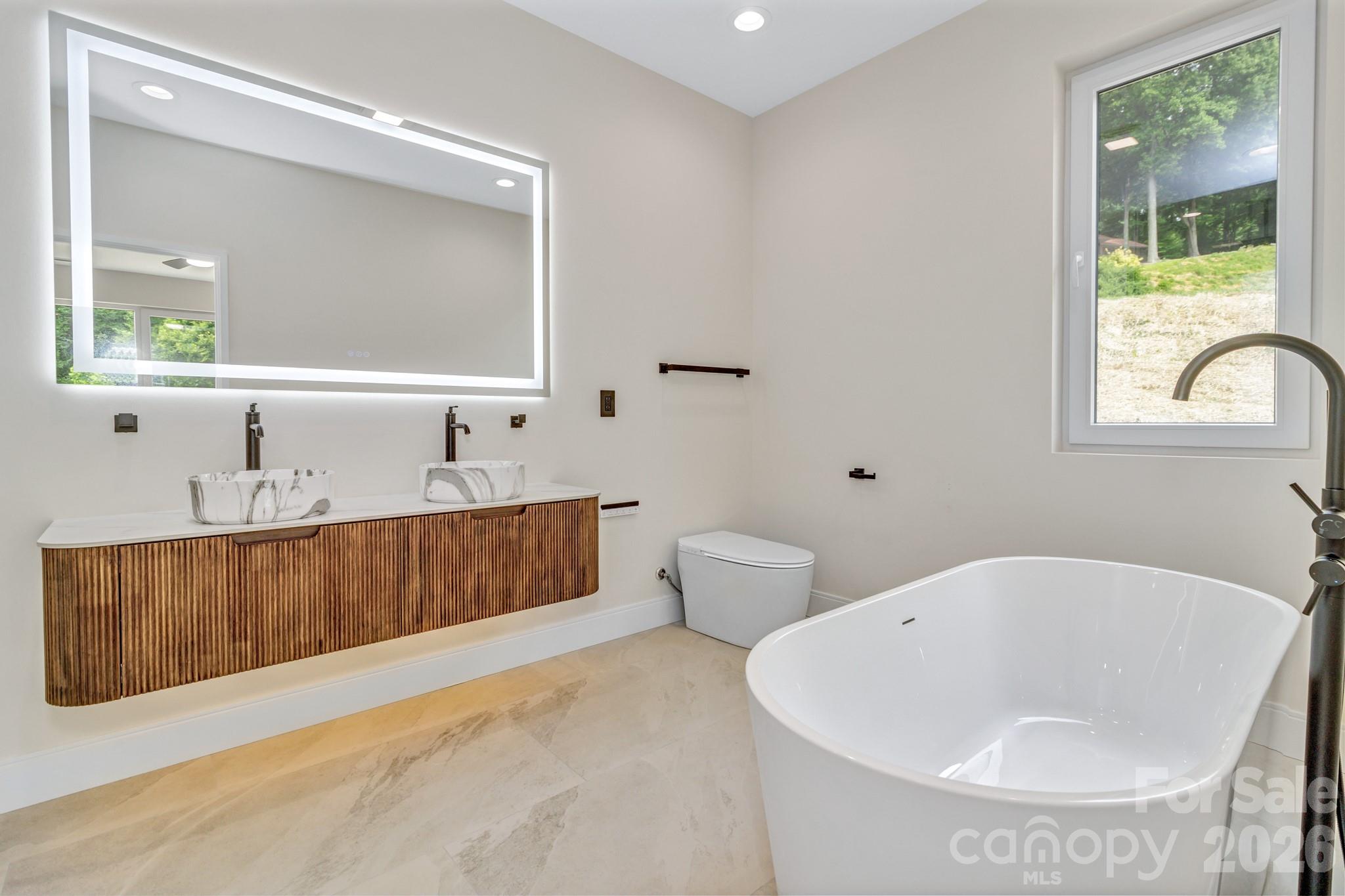 221 Coopers Drive — Hendersonville