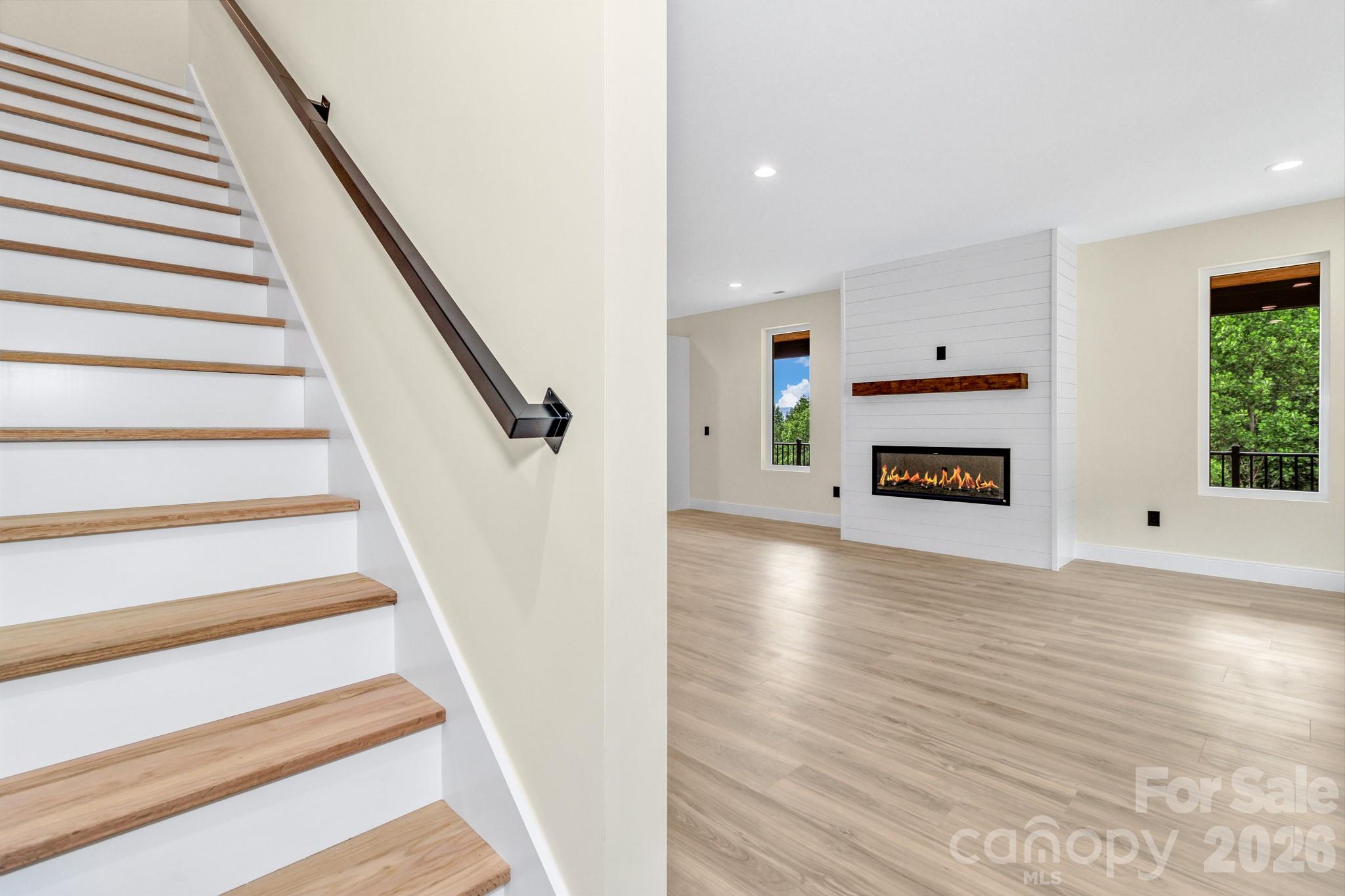 221 Coopers Drive — Hendersonville
