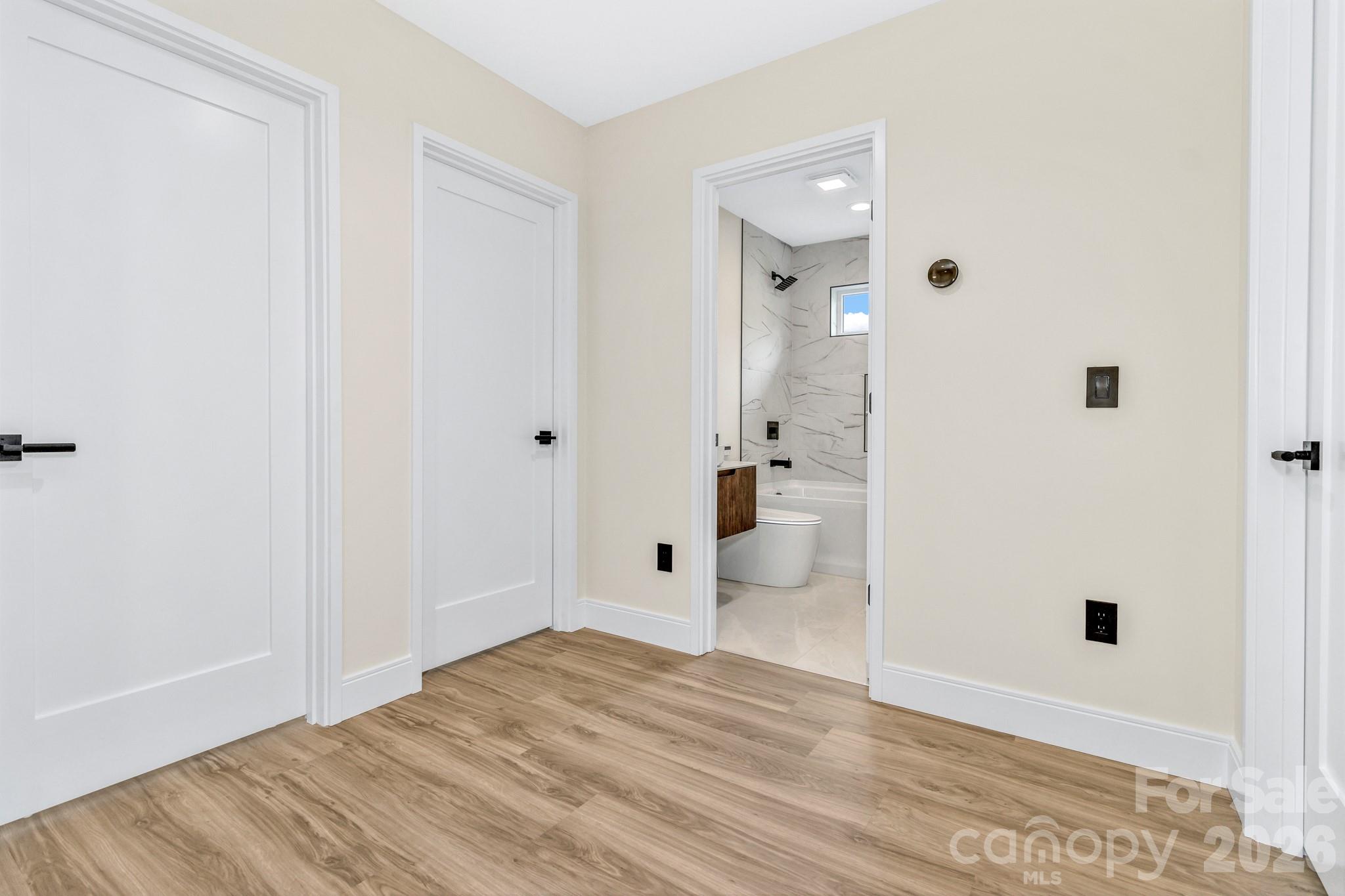 221 Coopers Drive — Hendersonville