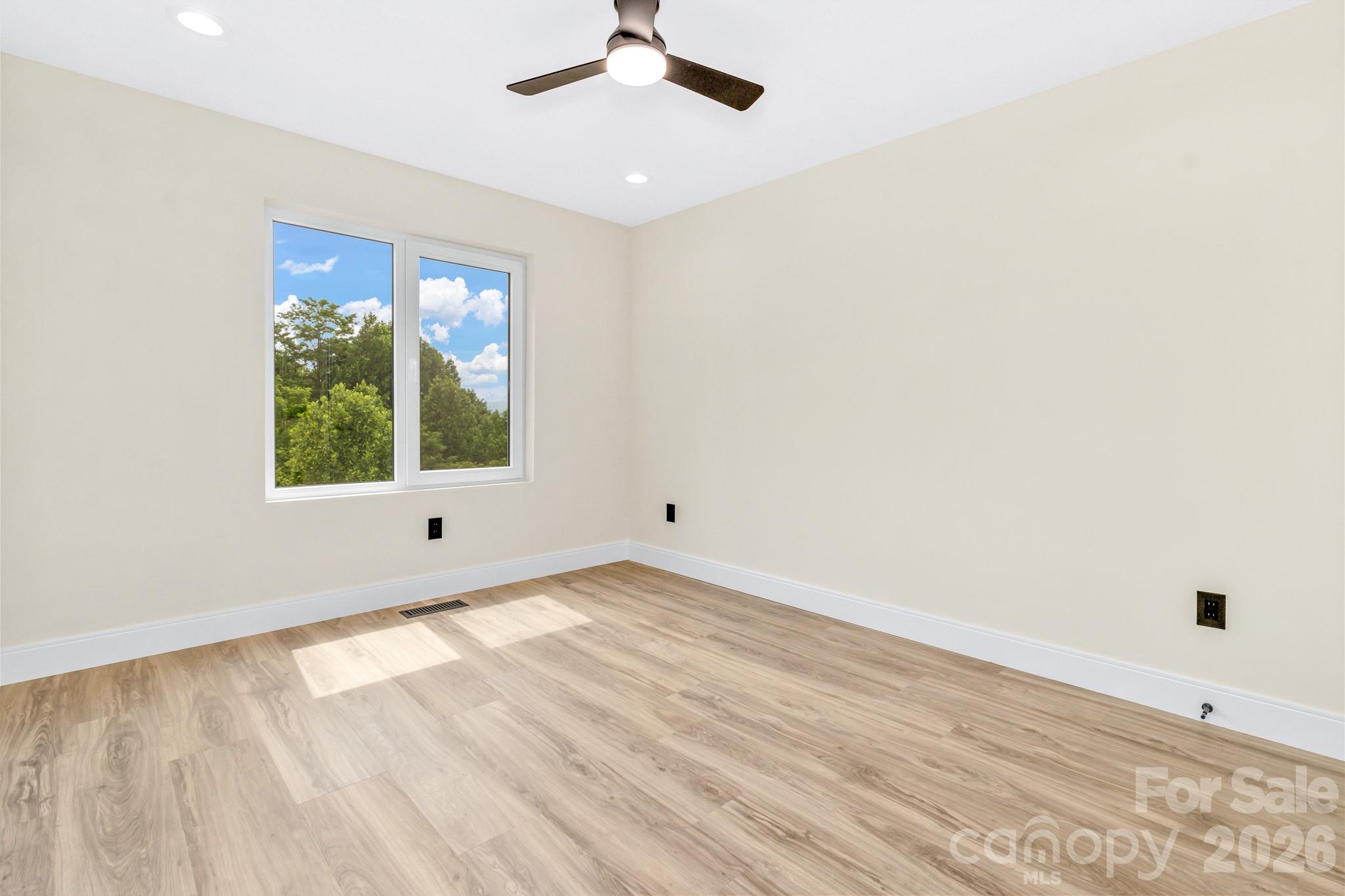 221 Coopers Drive — Hendersonville
