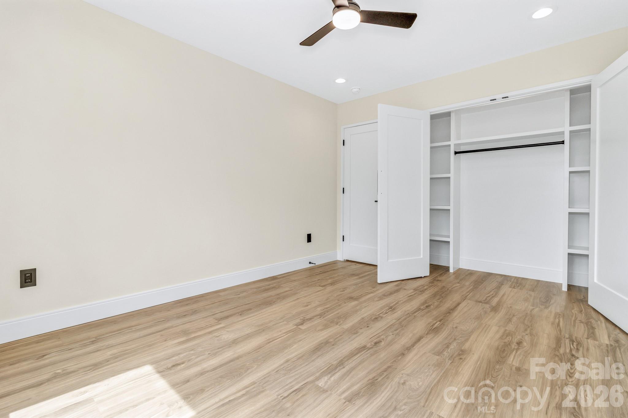221 Coopers Drive — Hendersonville