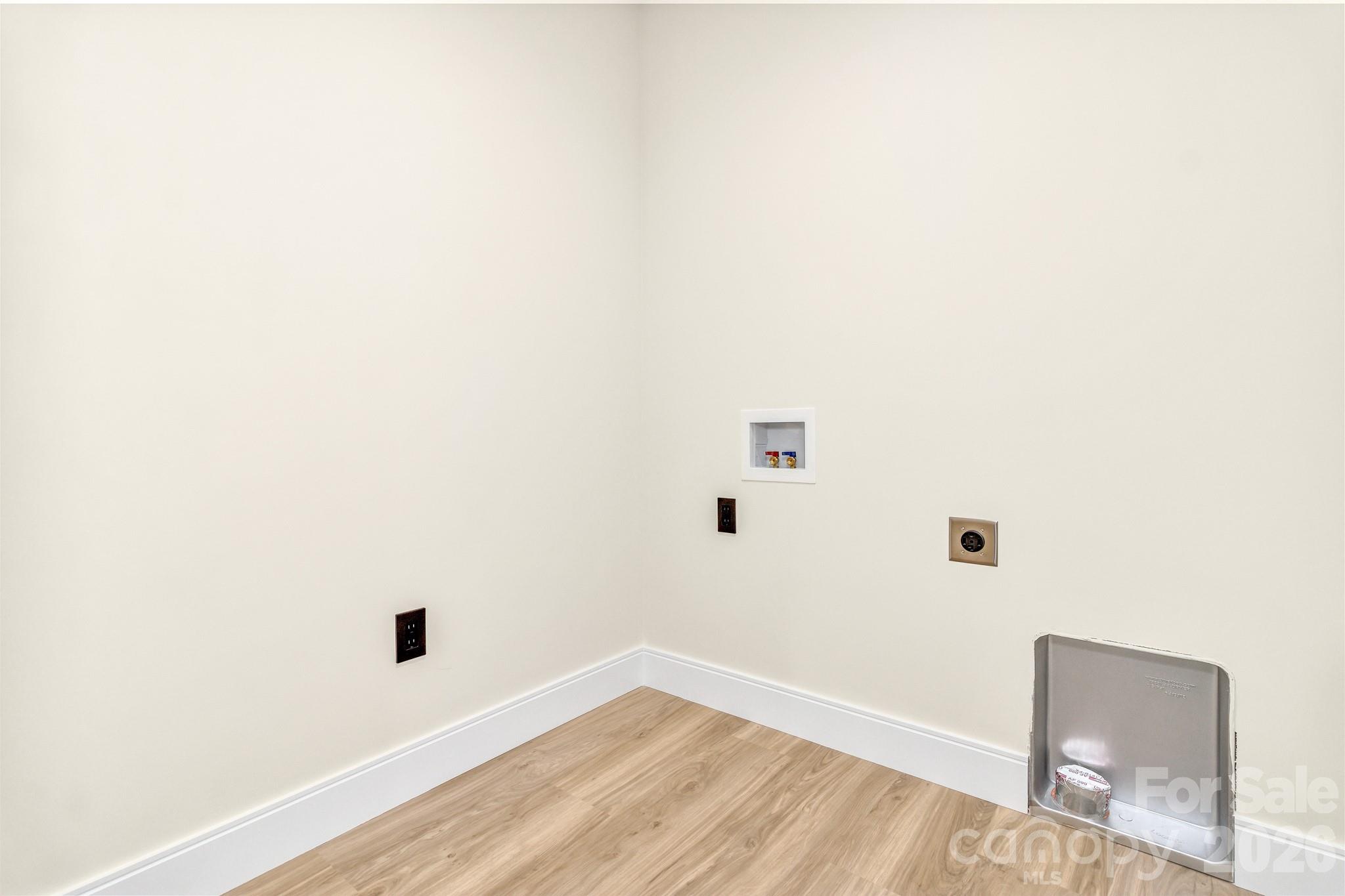 221 Coopers Drive — Hendersonville