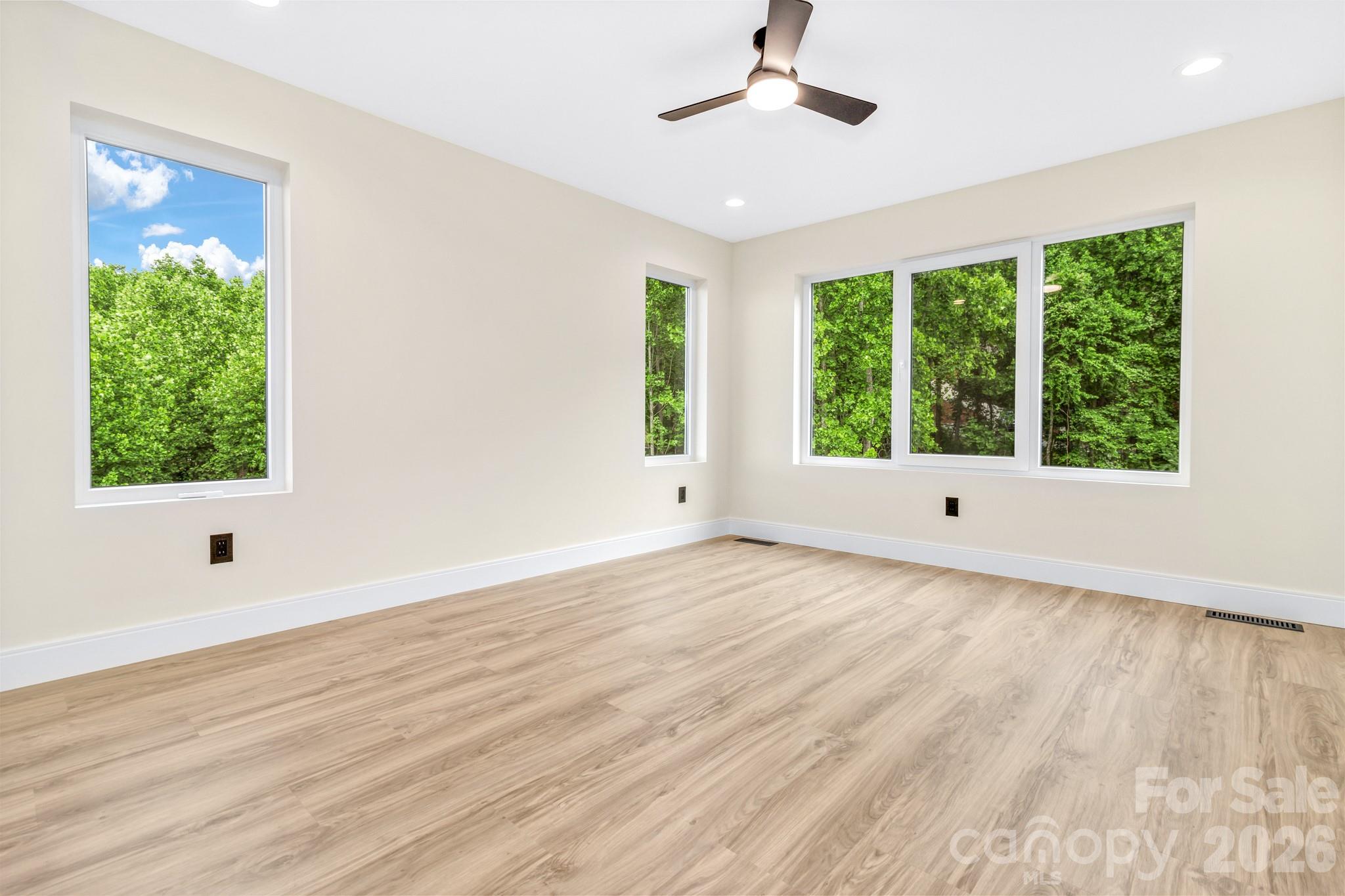 221 Coopers Drive — Hendersonville