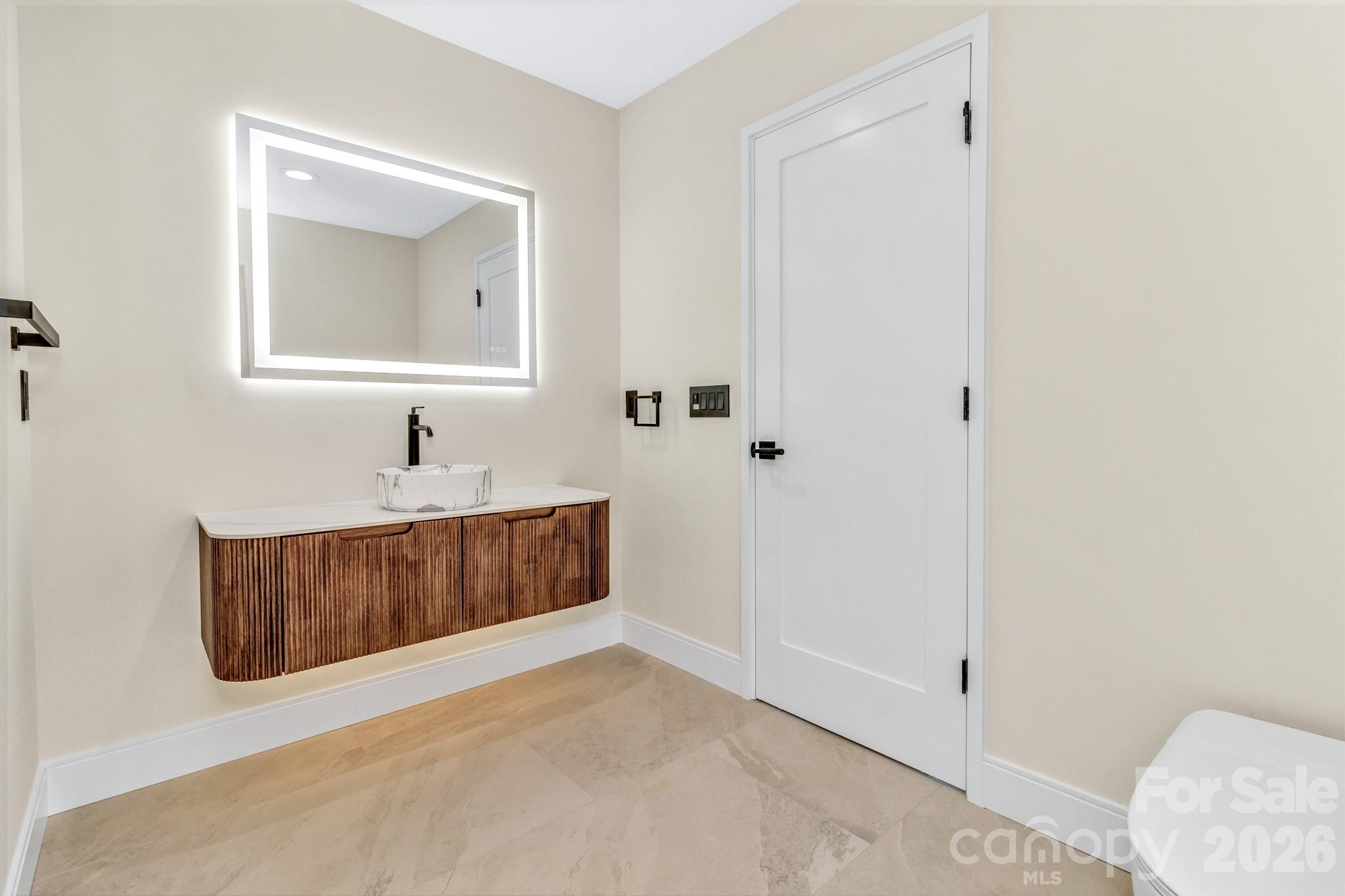 221 Coopers Drive — Hendersonville