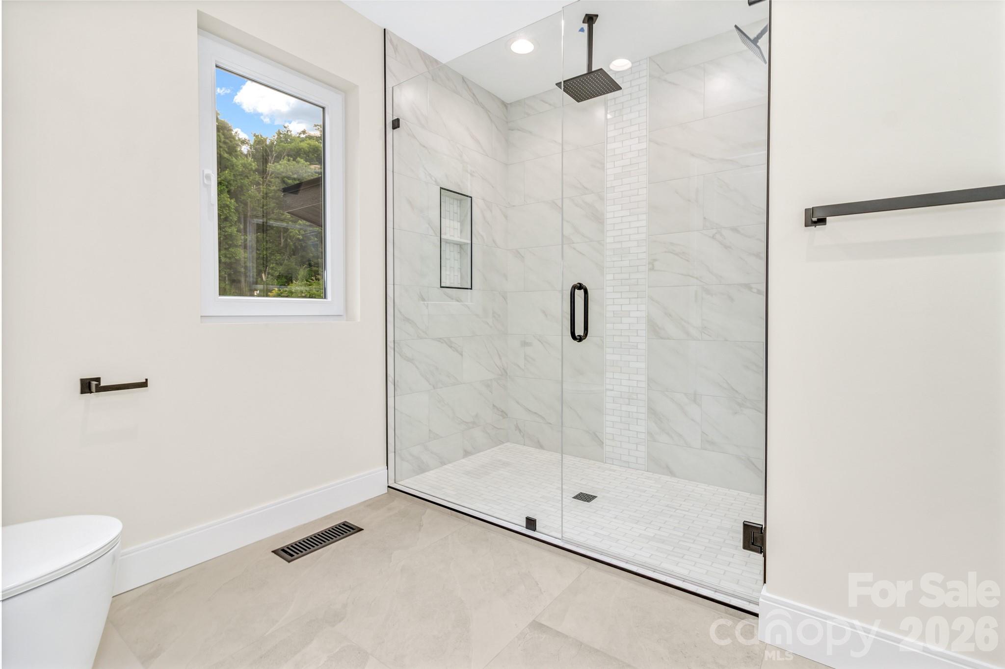 221 Coopers Drive — Hendersonville