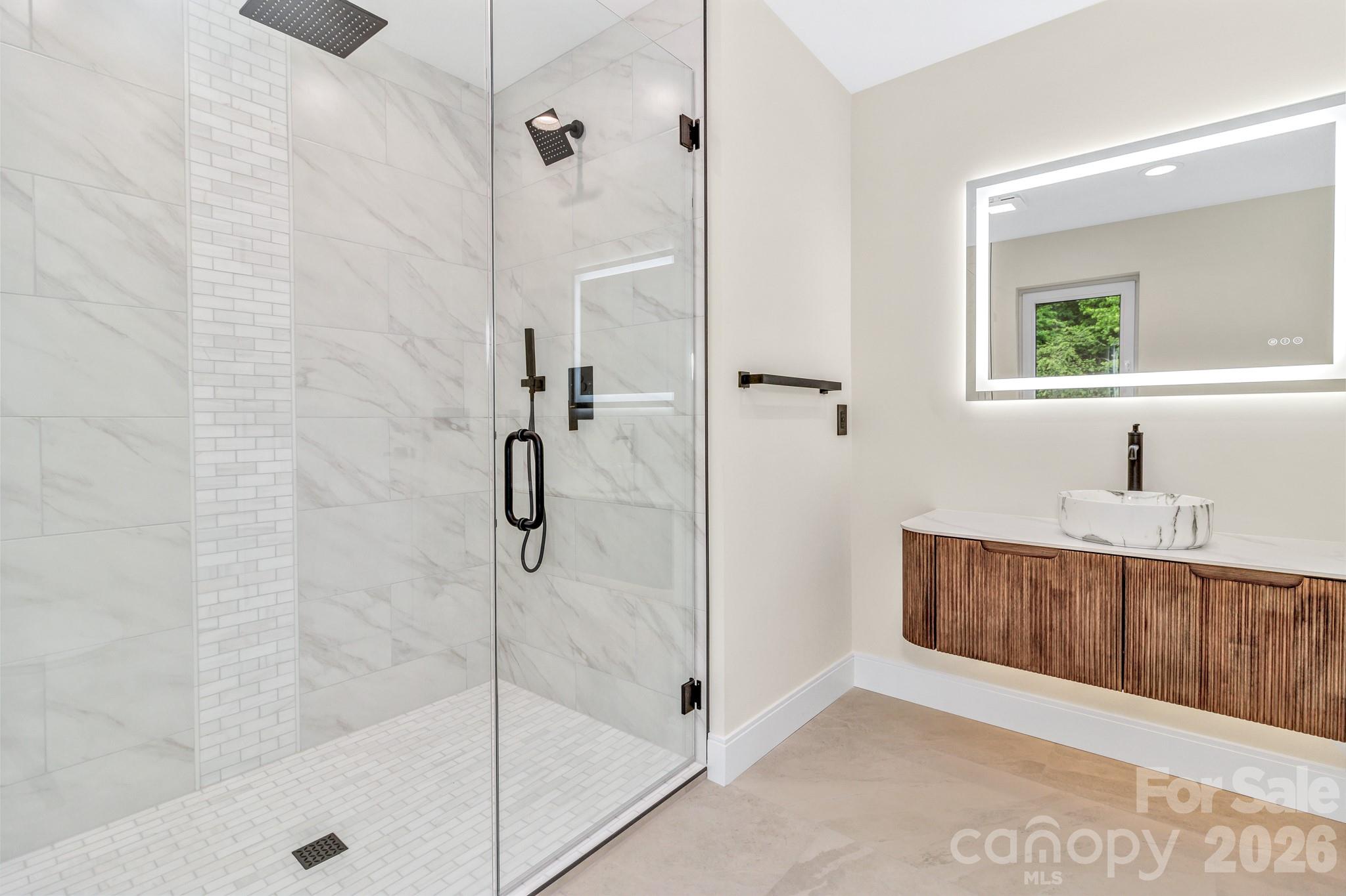 221 Coopers Drive — Hendersonville