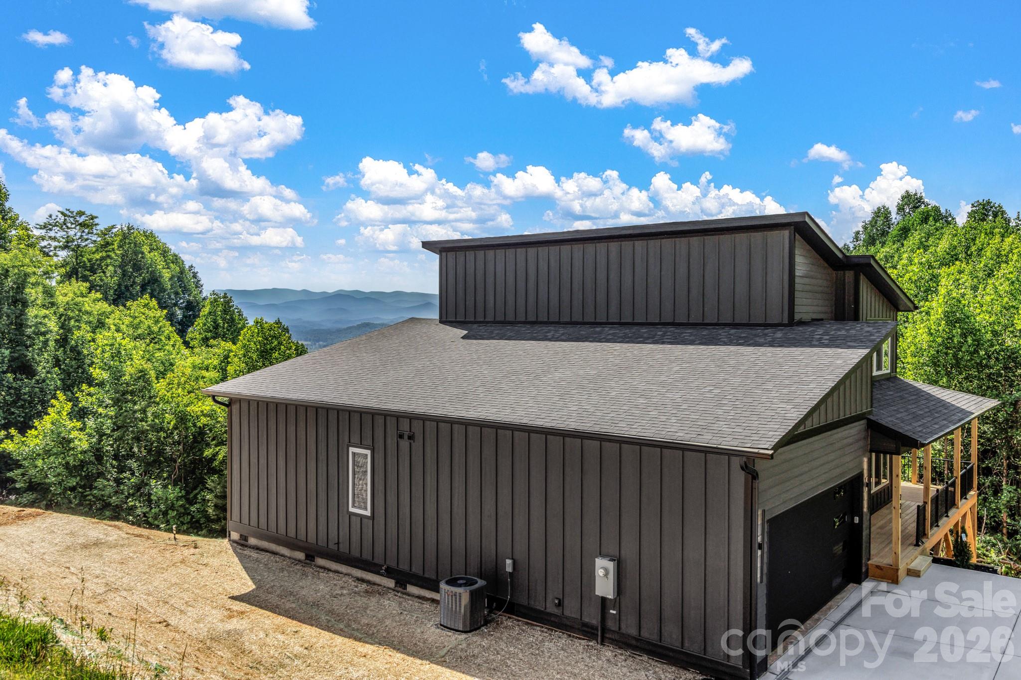 221 Coopers Drive — Hendersonville