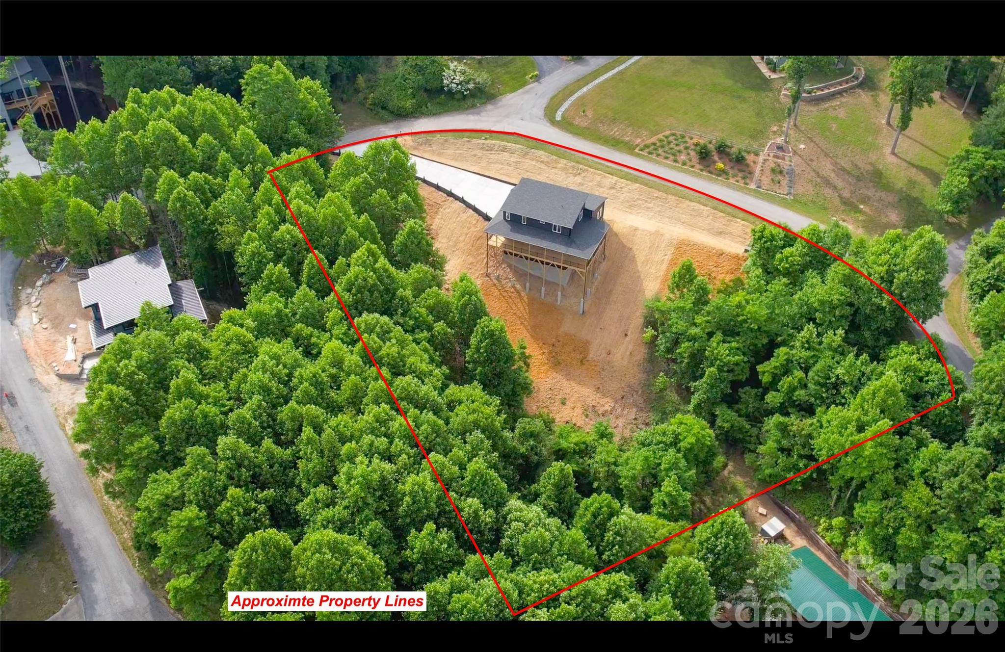 221 Coopers Drive — Hendersonville