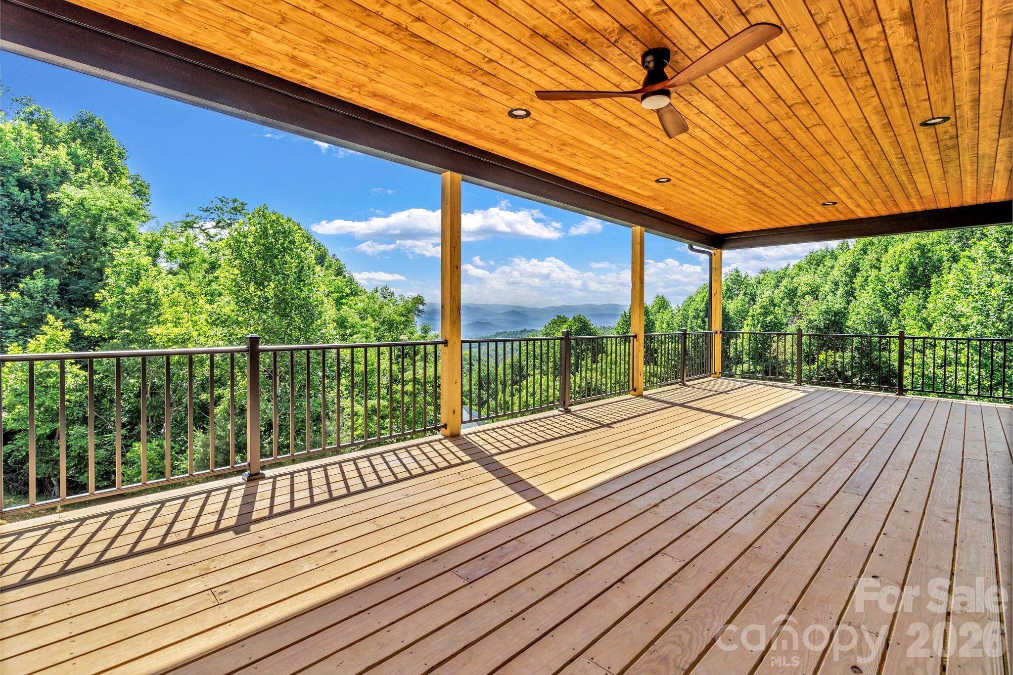 221 Coopers Drive — Hendersonville