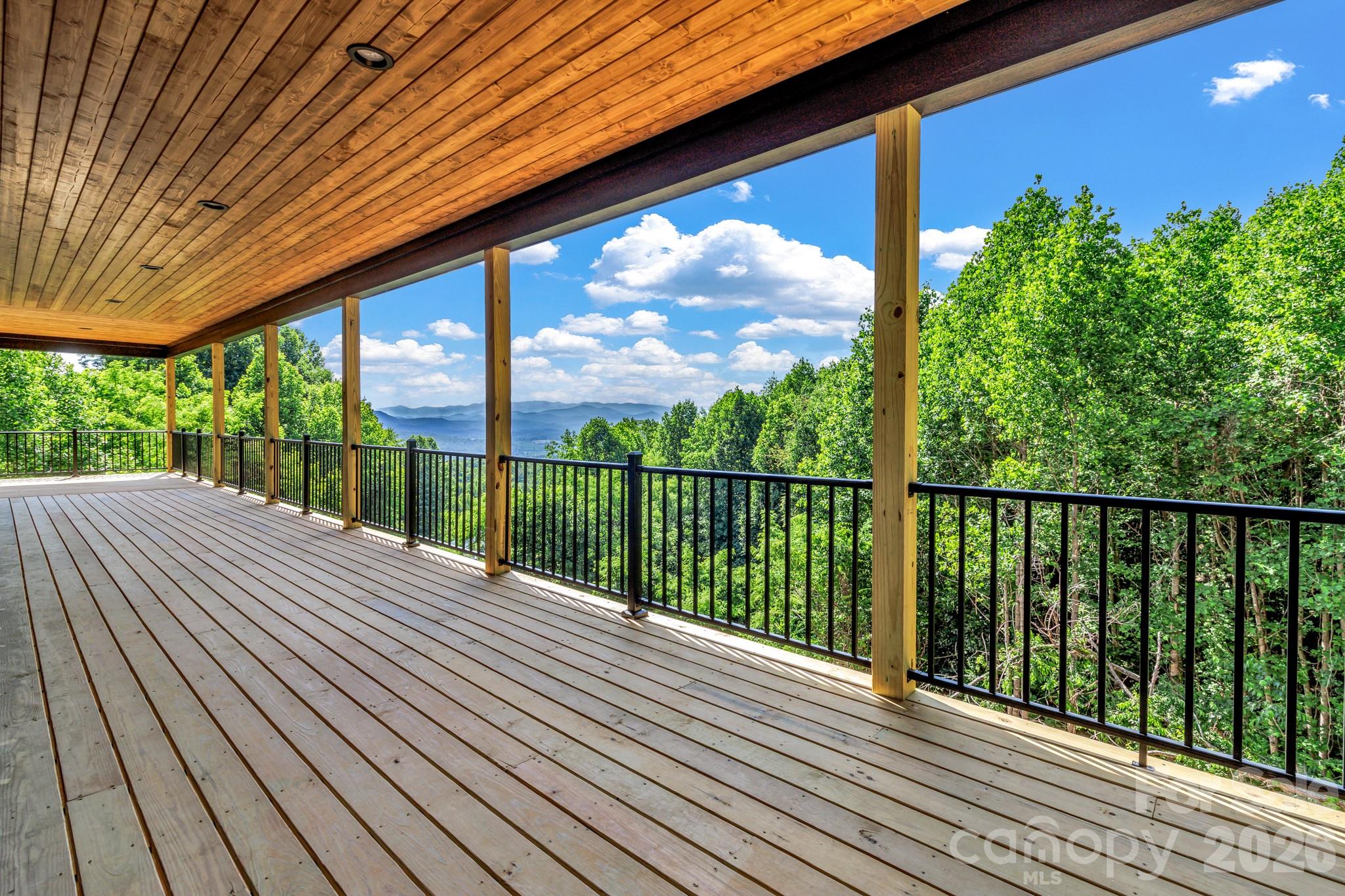 221 Coopers Drive — Hendersonville
