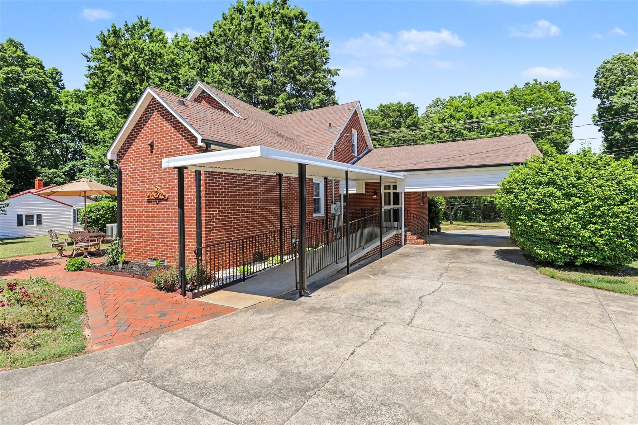2068 Statesville Highway — Mooresville