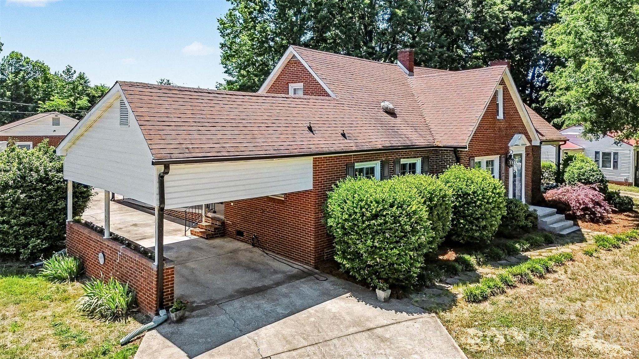 2068 Statesville Highway — Mooresville