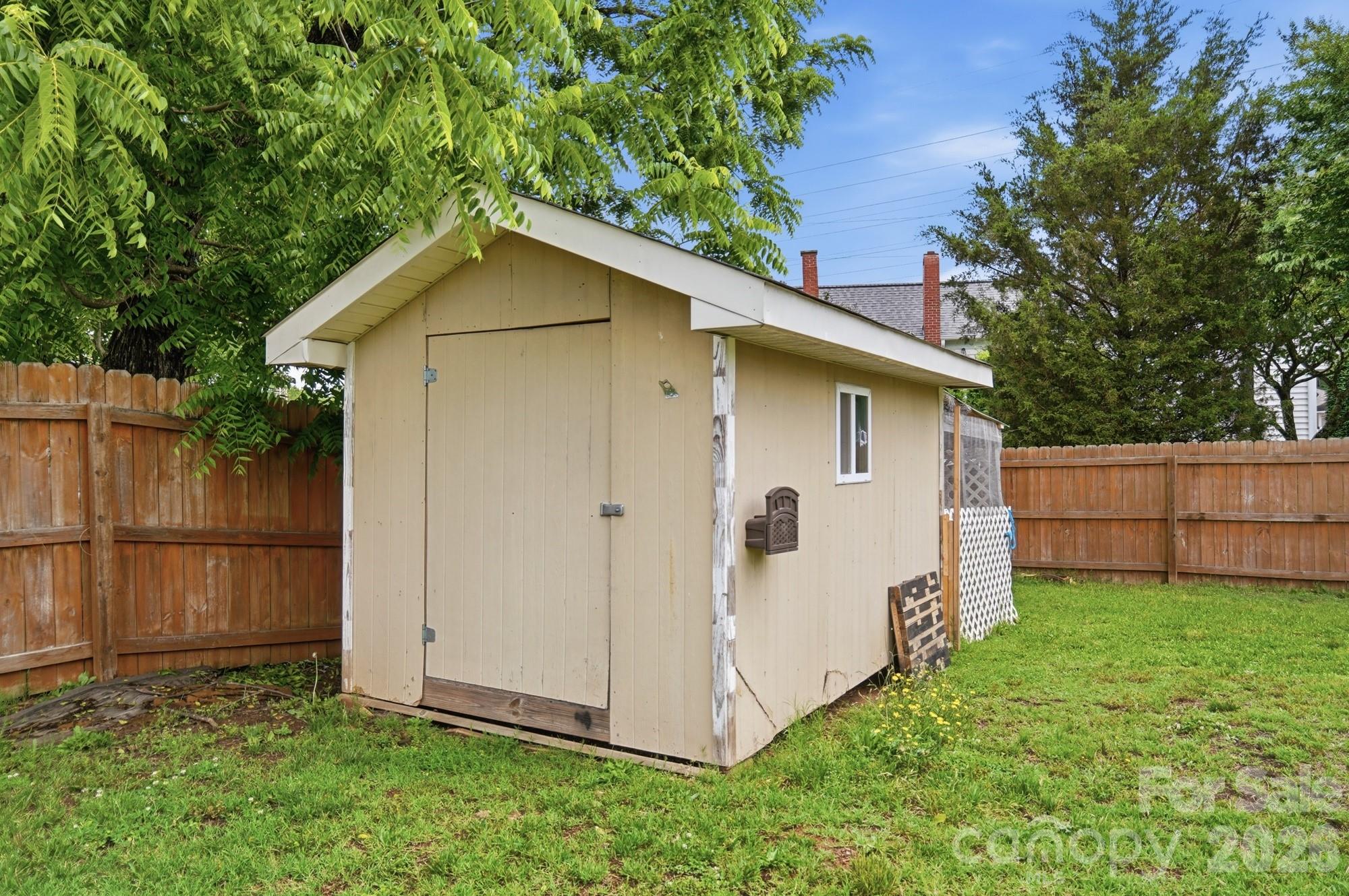 1002 N Ridge Avenue — Kannapolis