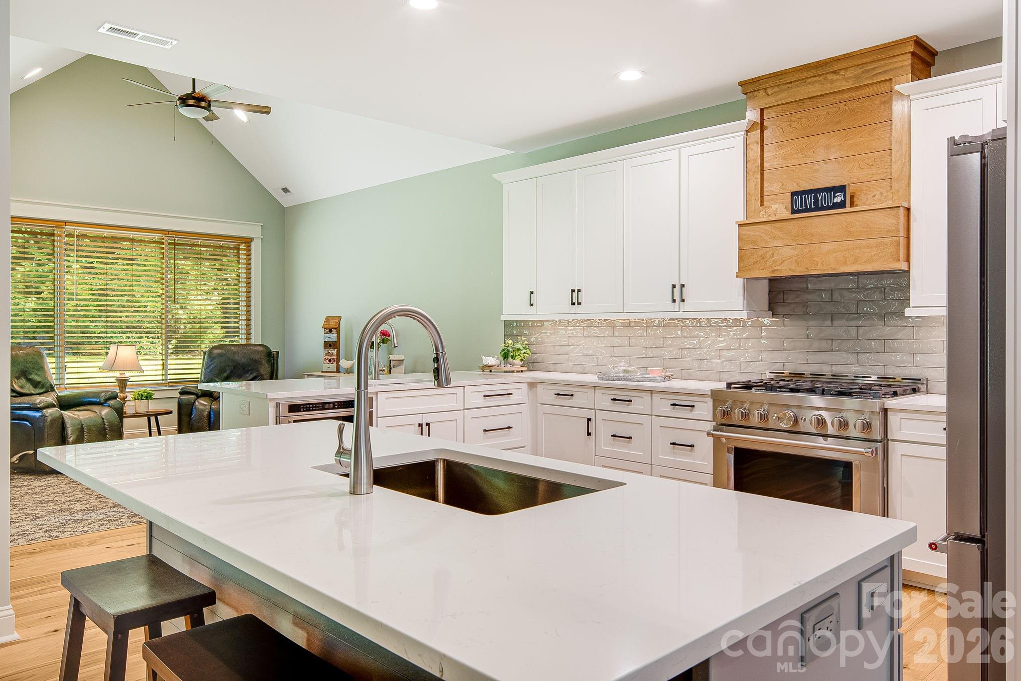 30 Shipman Parkway — Flat Rock
