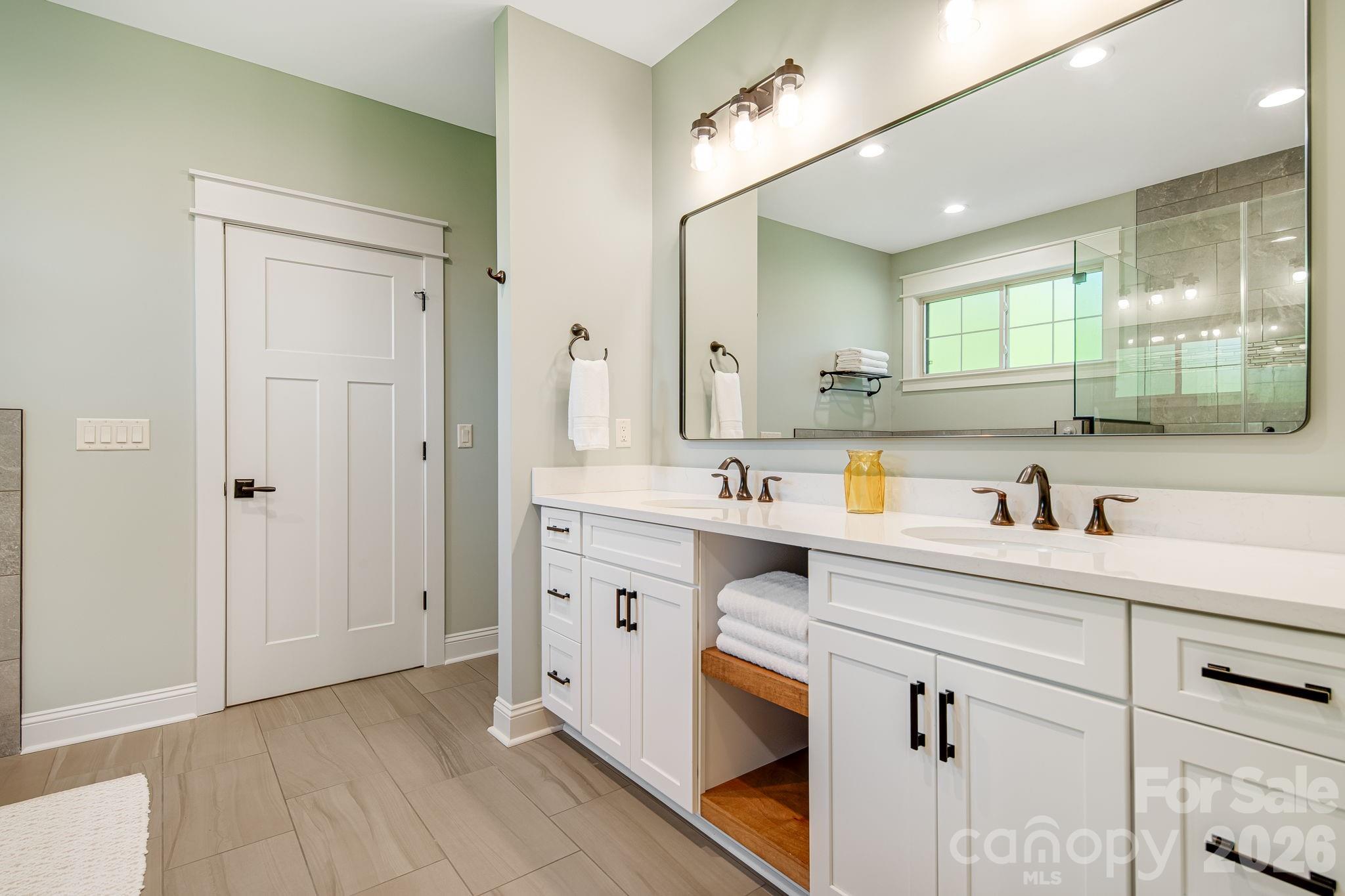 30 Shipman Parkway — Flat Rock