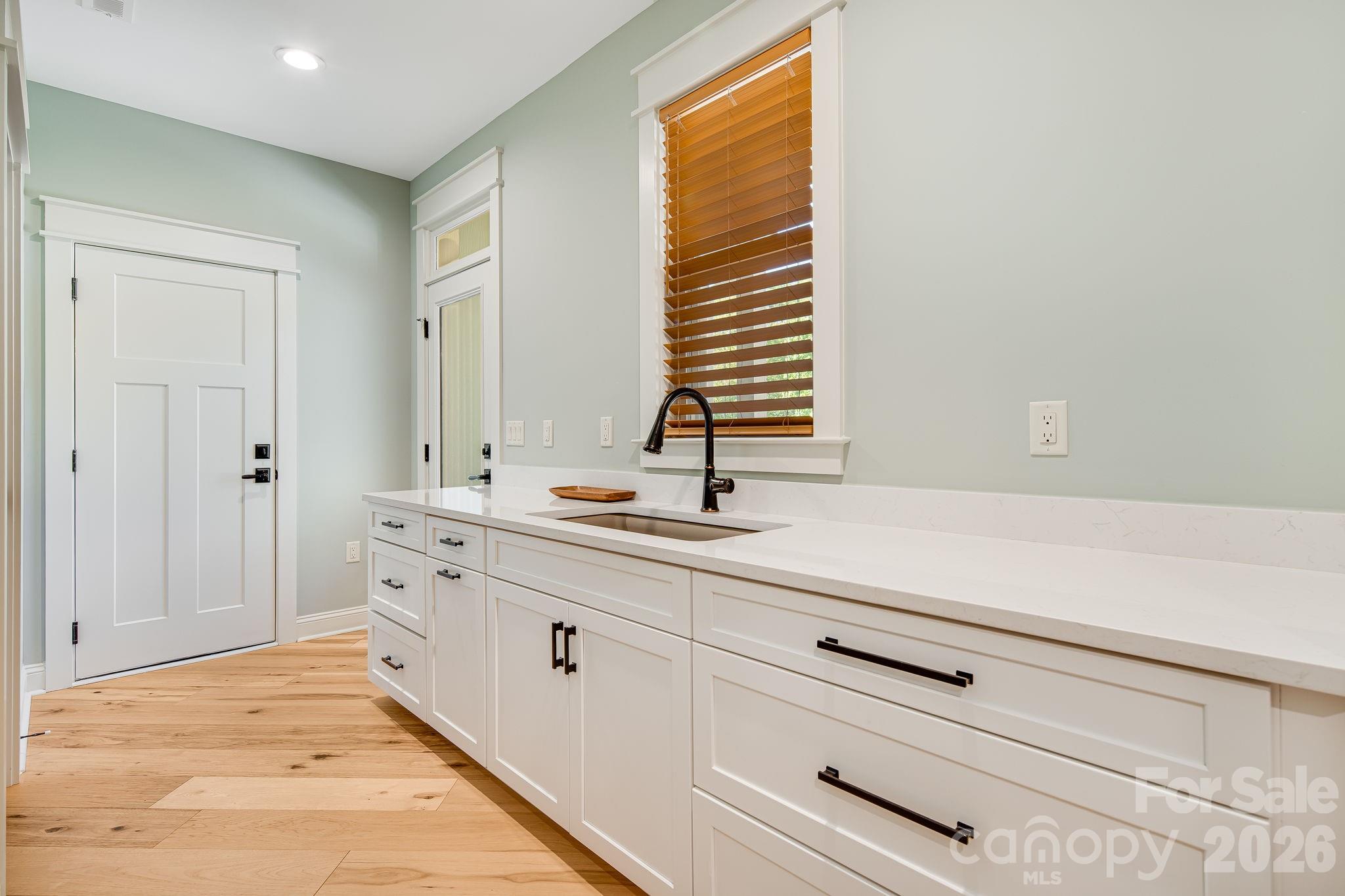 30 Shipman Parkway — Flat Rock