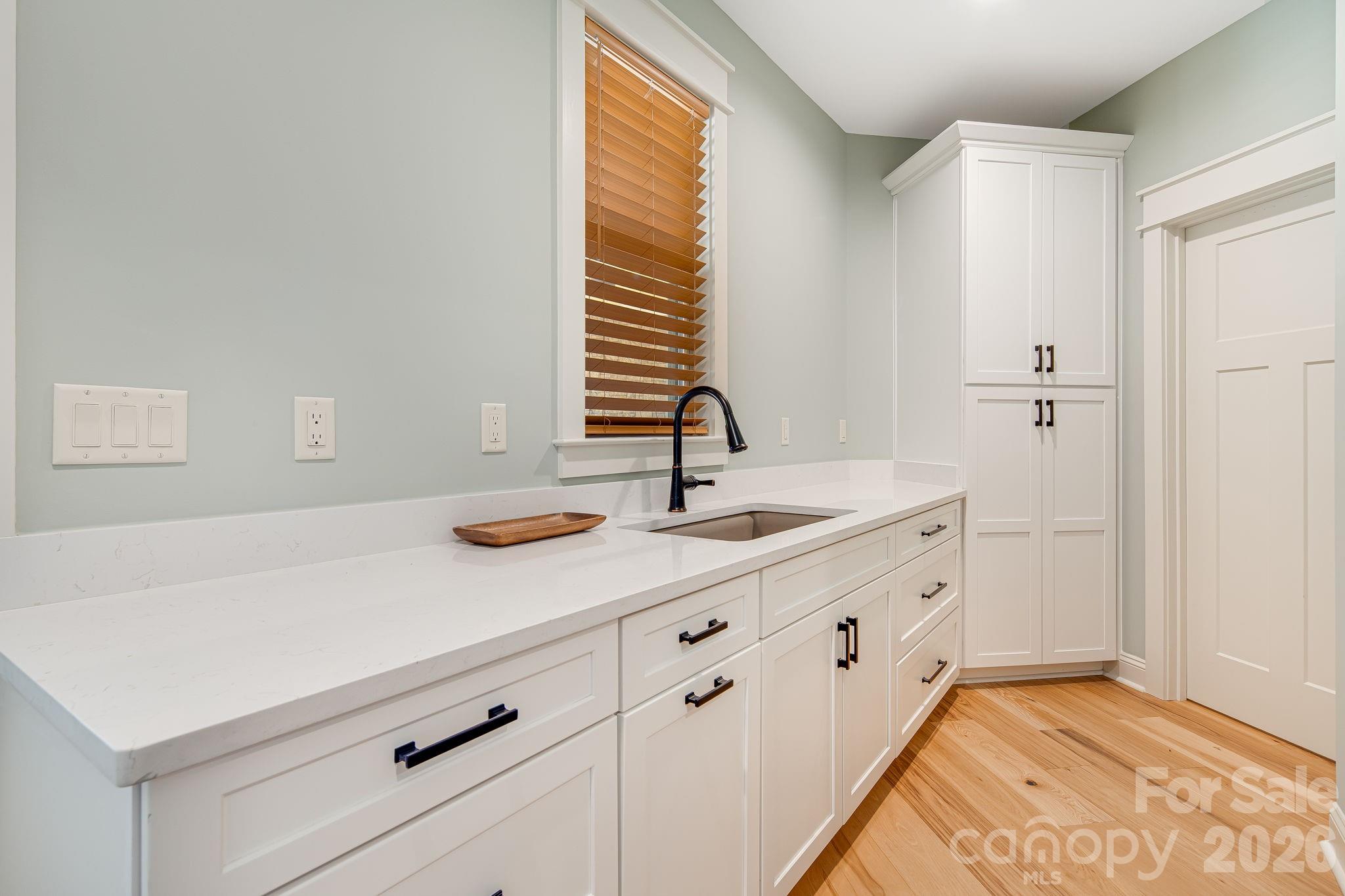 30 Shipman Parkway — Flat Rock