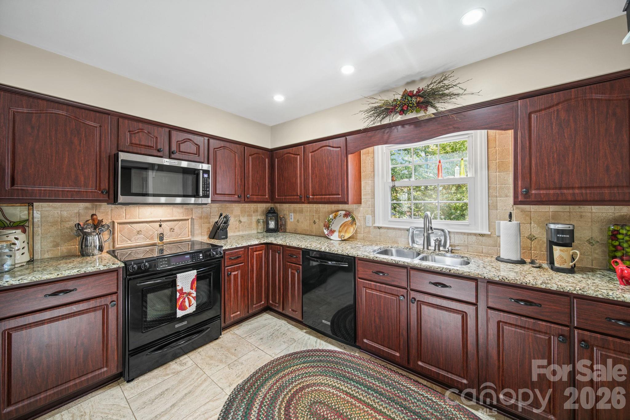 13539 Four Oaks Lane — Matthews
