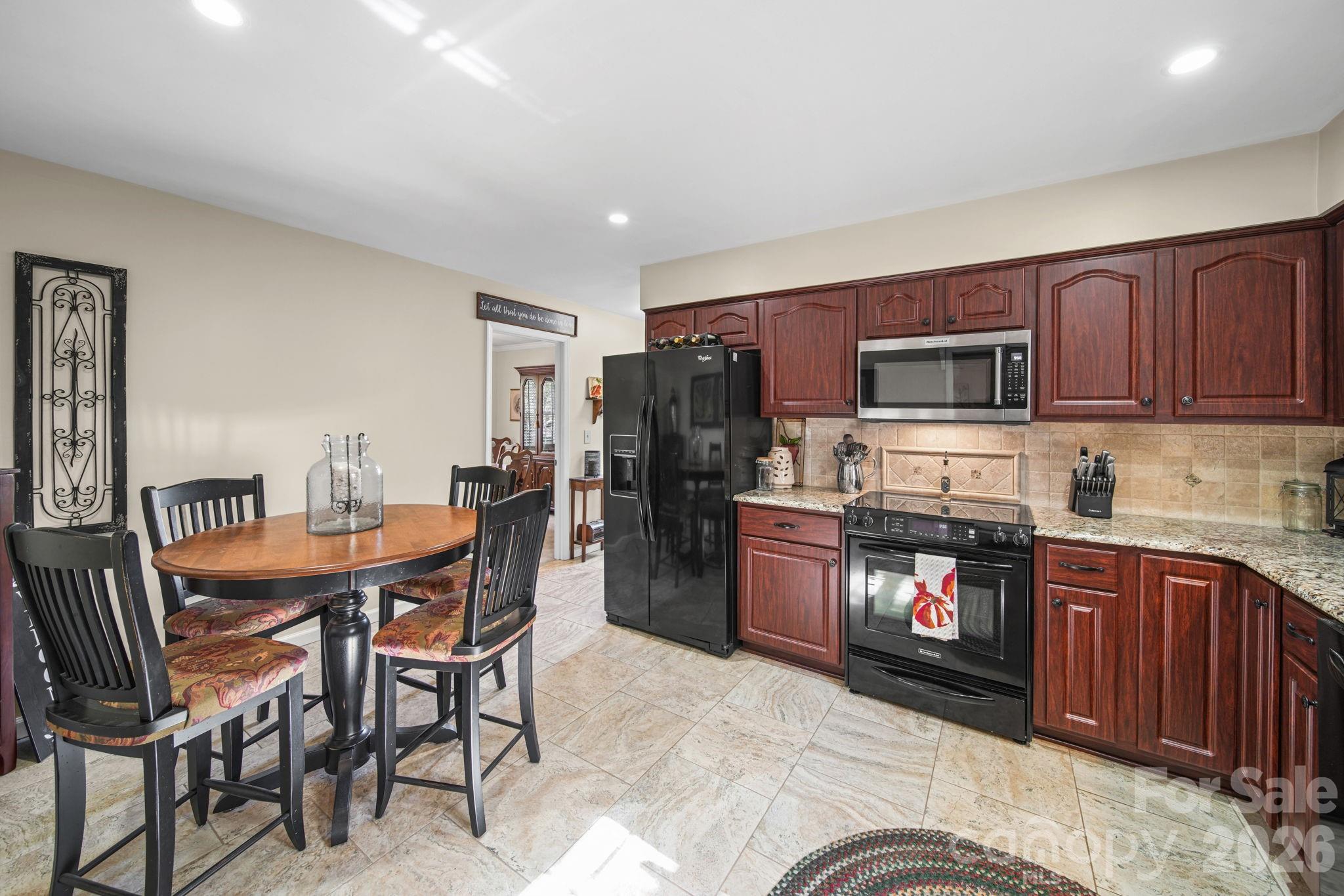 13539 Four Oaks Lane — Matthews