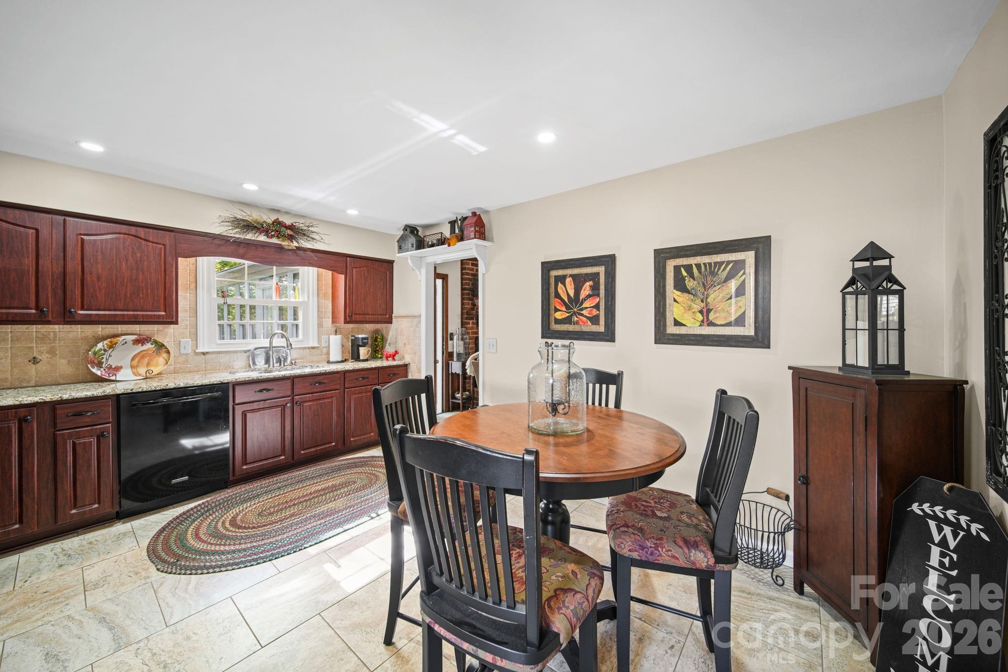 13539 Four Oaks Lane — Matthews