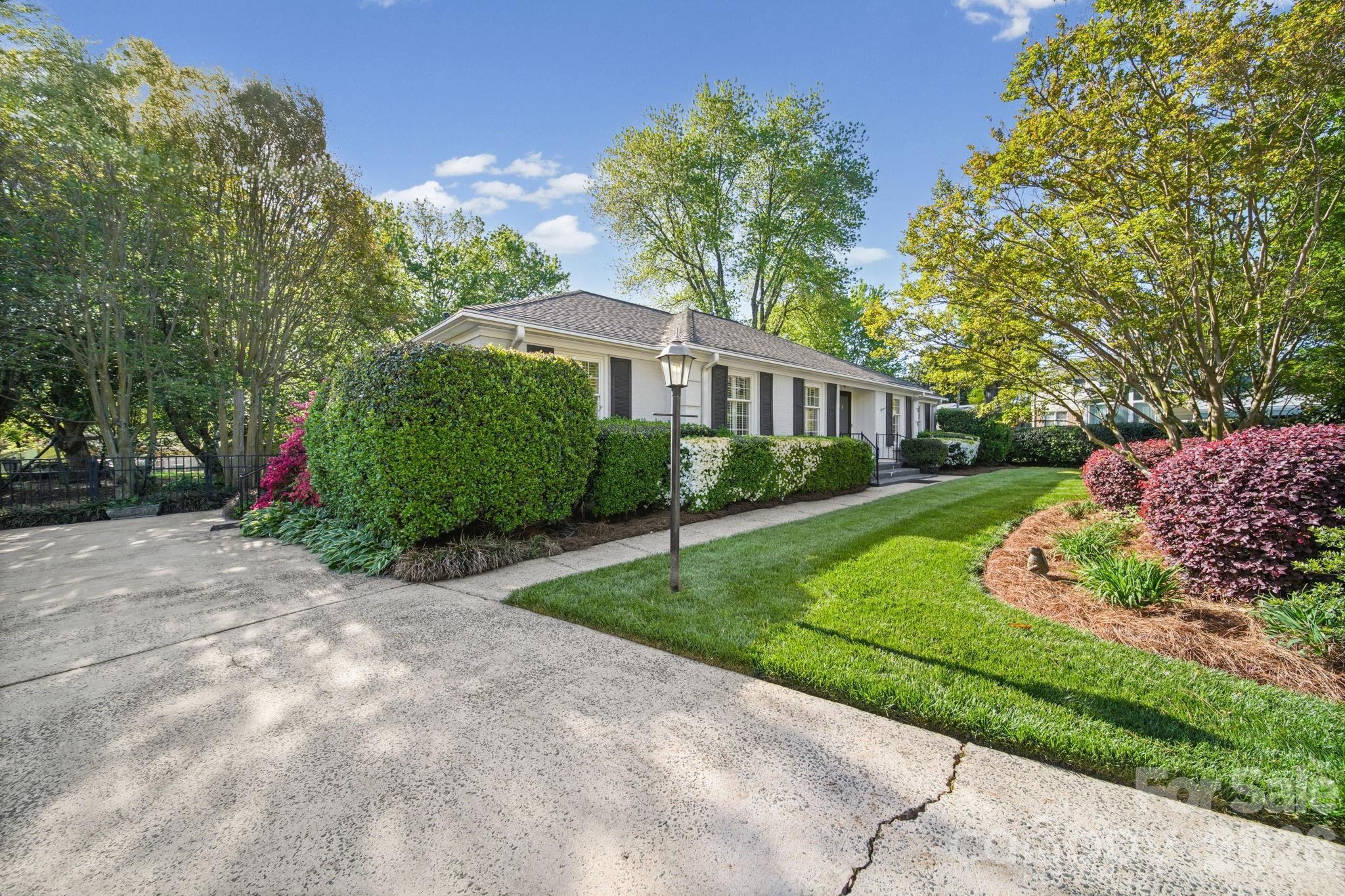 13539 Four Oaks Lane — Matthews