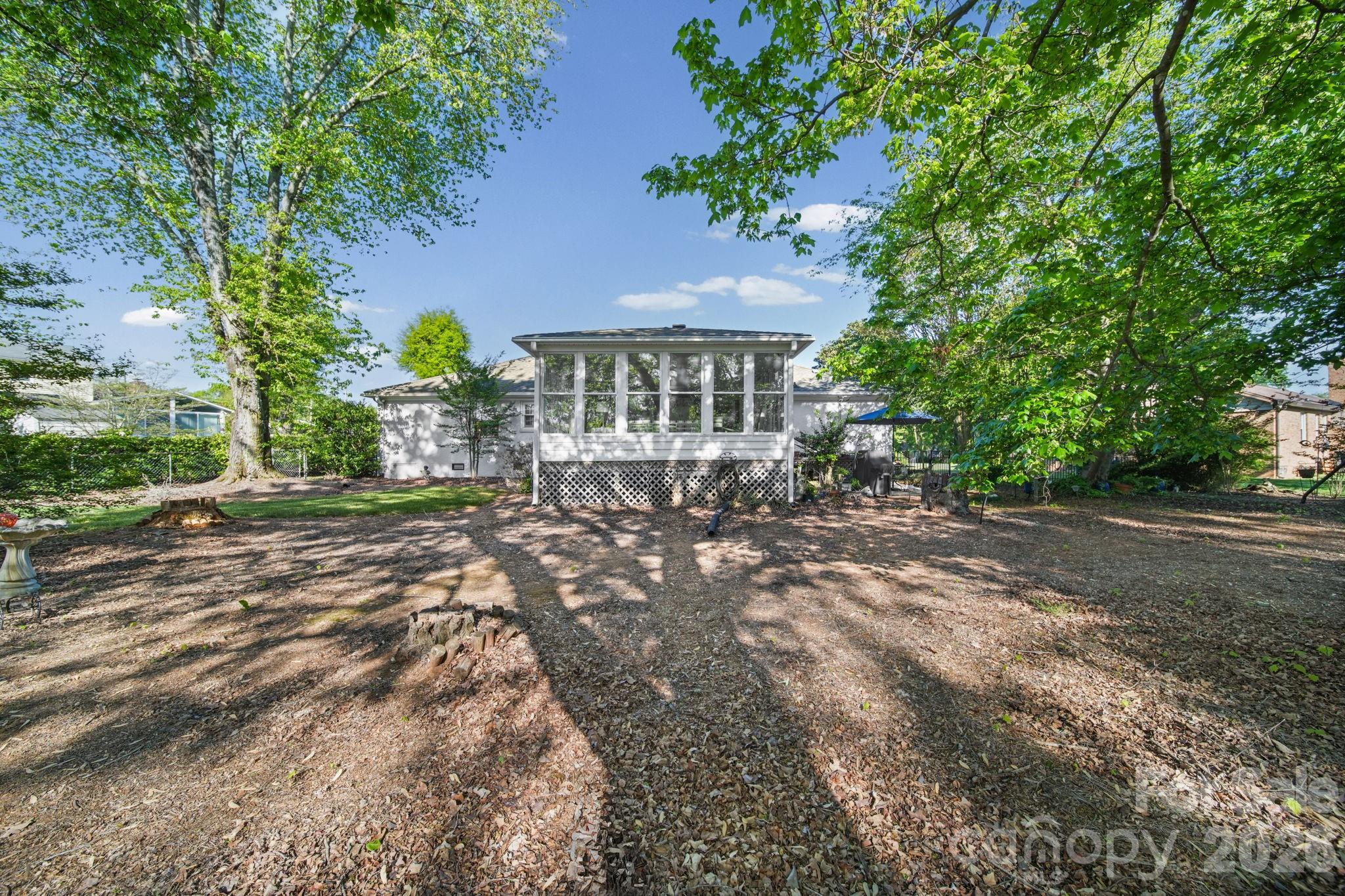 13539 Four Oaks Lane — Matthews