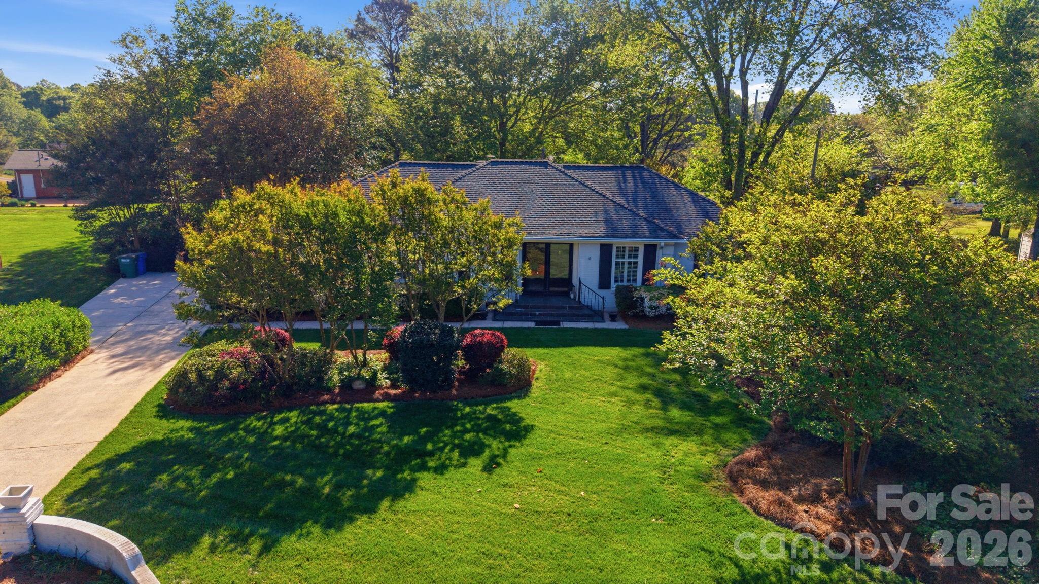 13539 Four Oaks Lane — Matthews